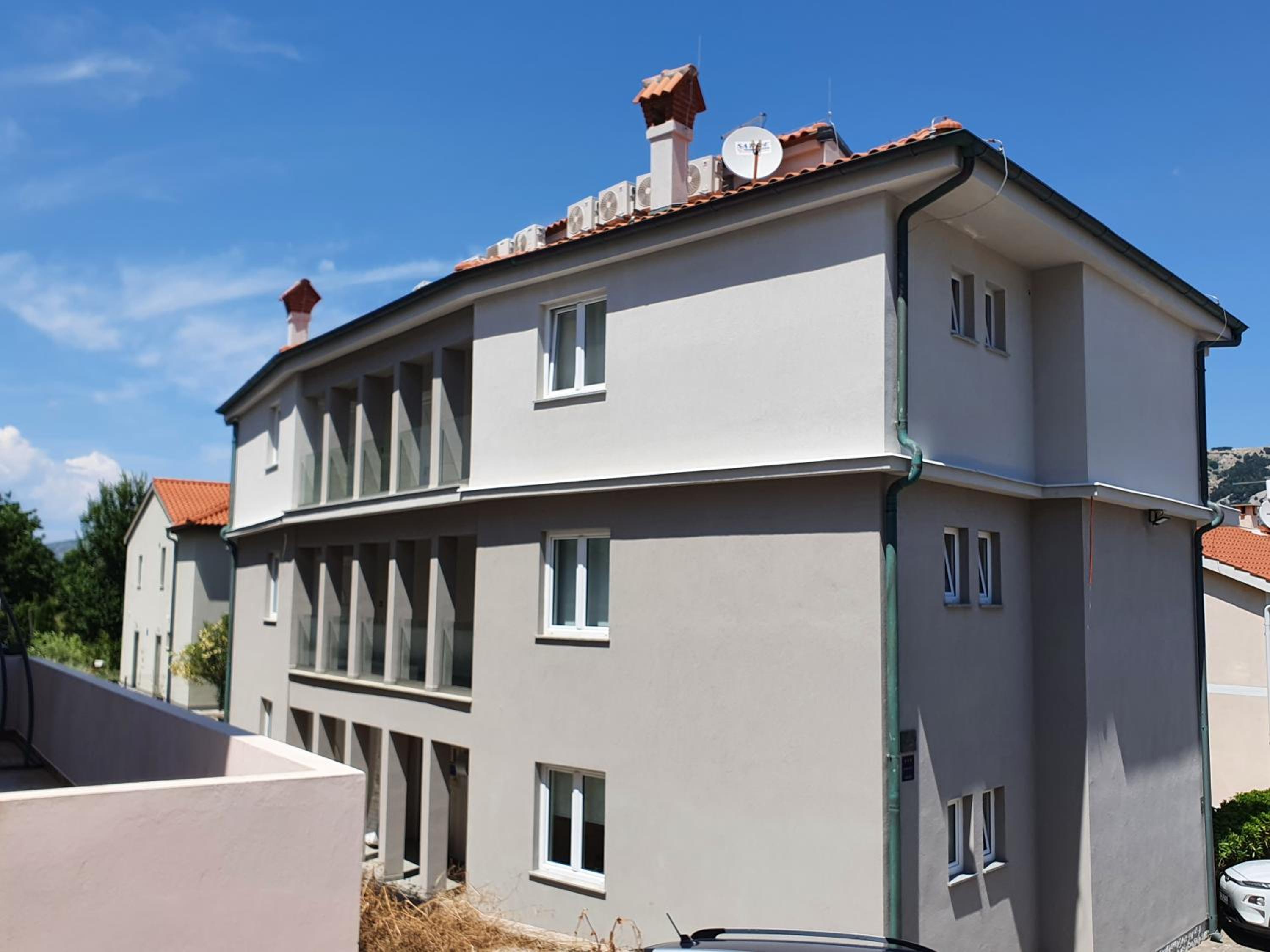 Vis a Vis Apartments view 2