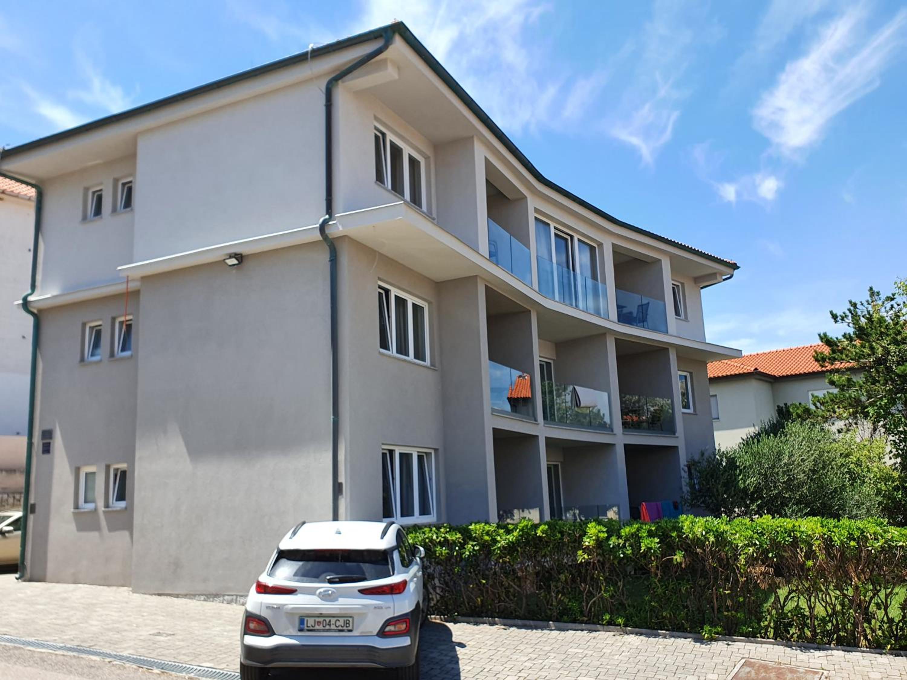Vis a Vis Apartments view 3
