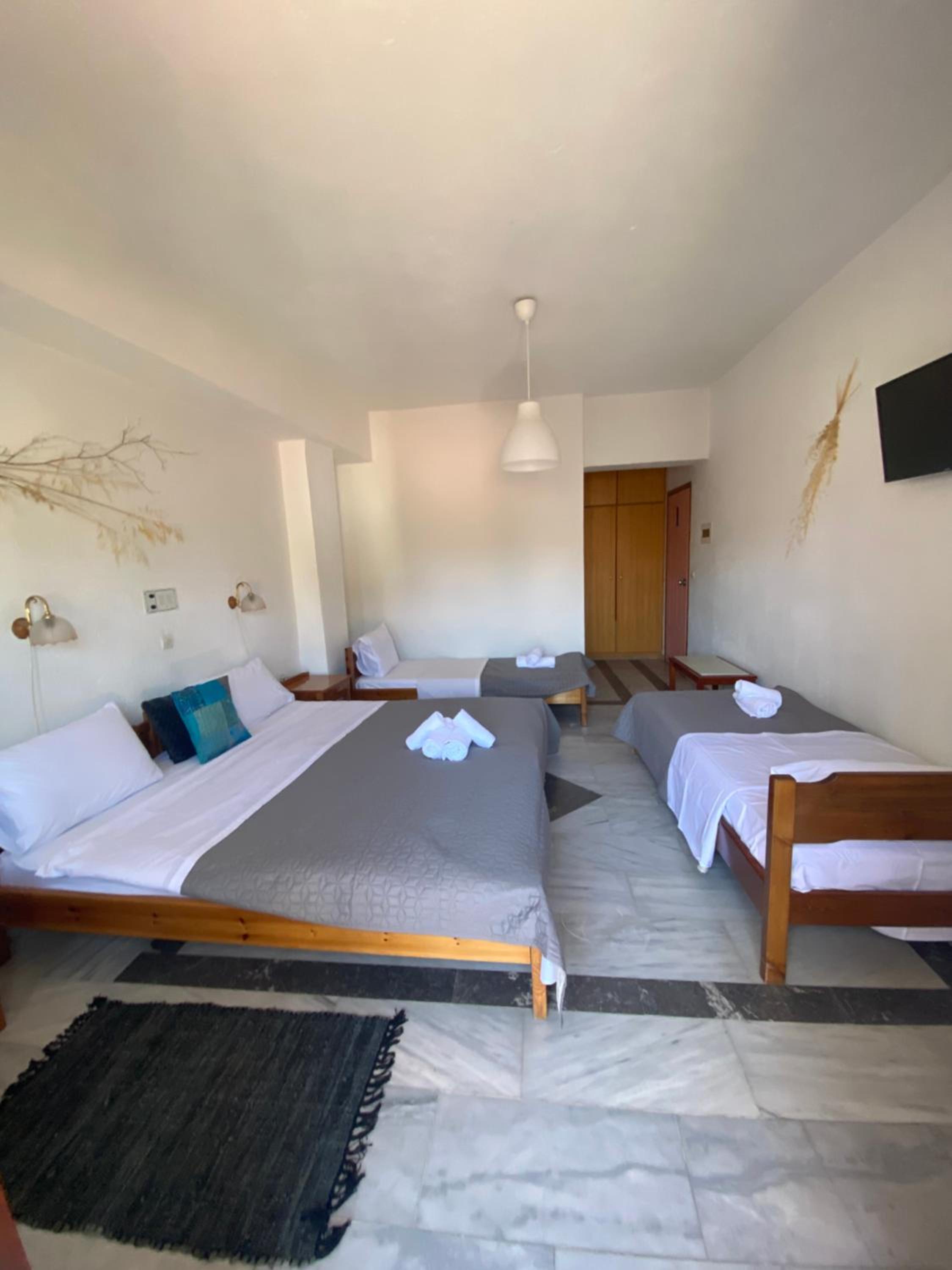 Costas Inn