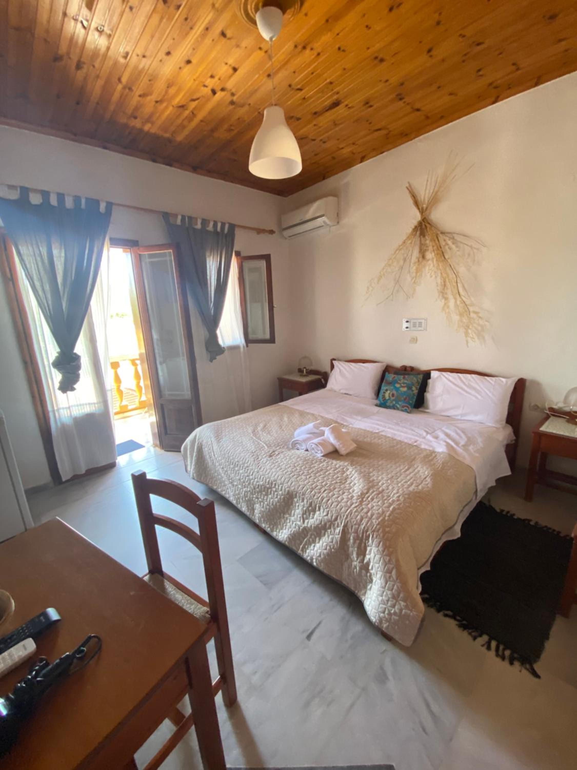 Costas Inn