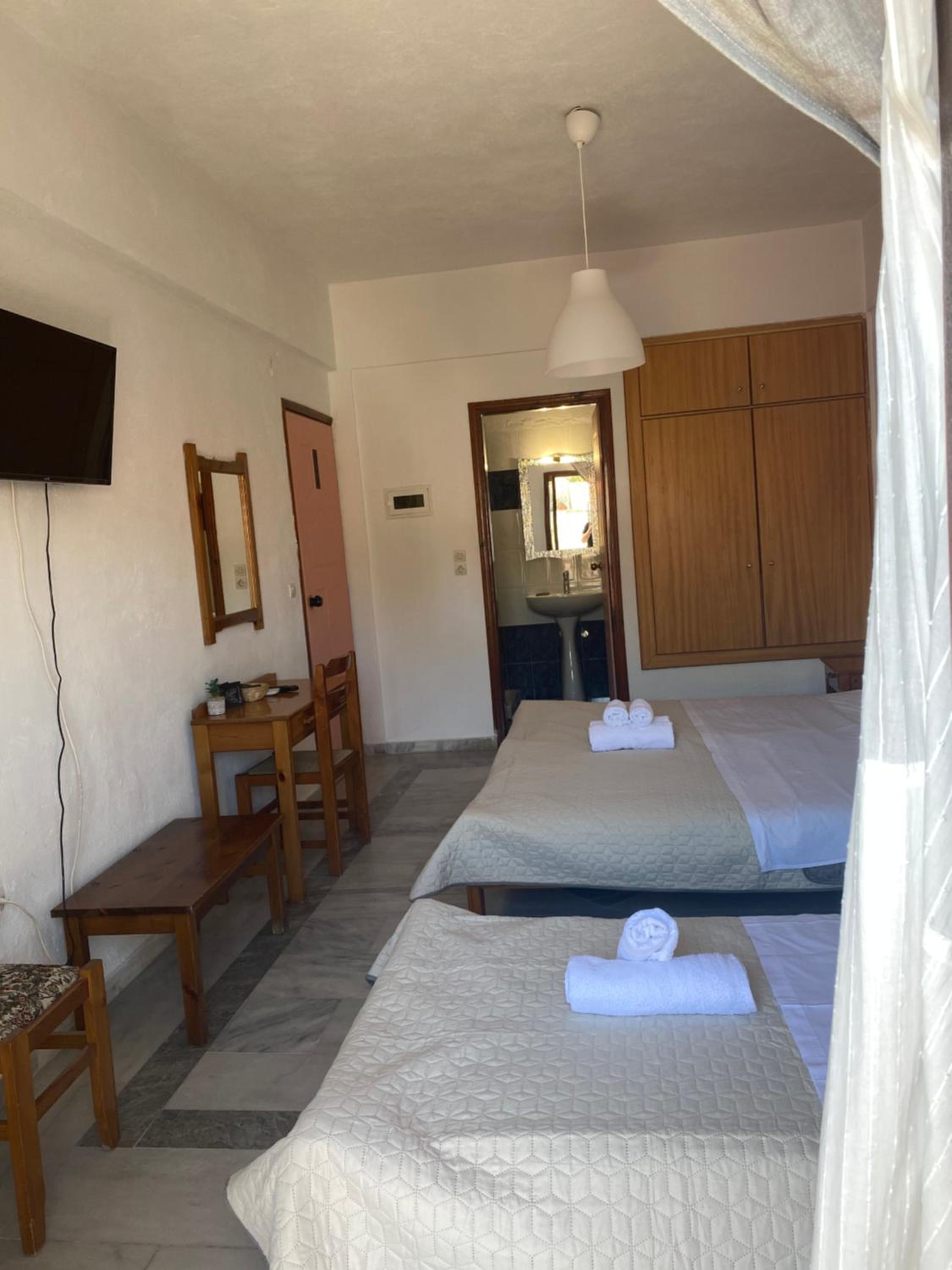 Costas Inn