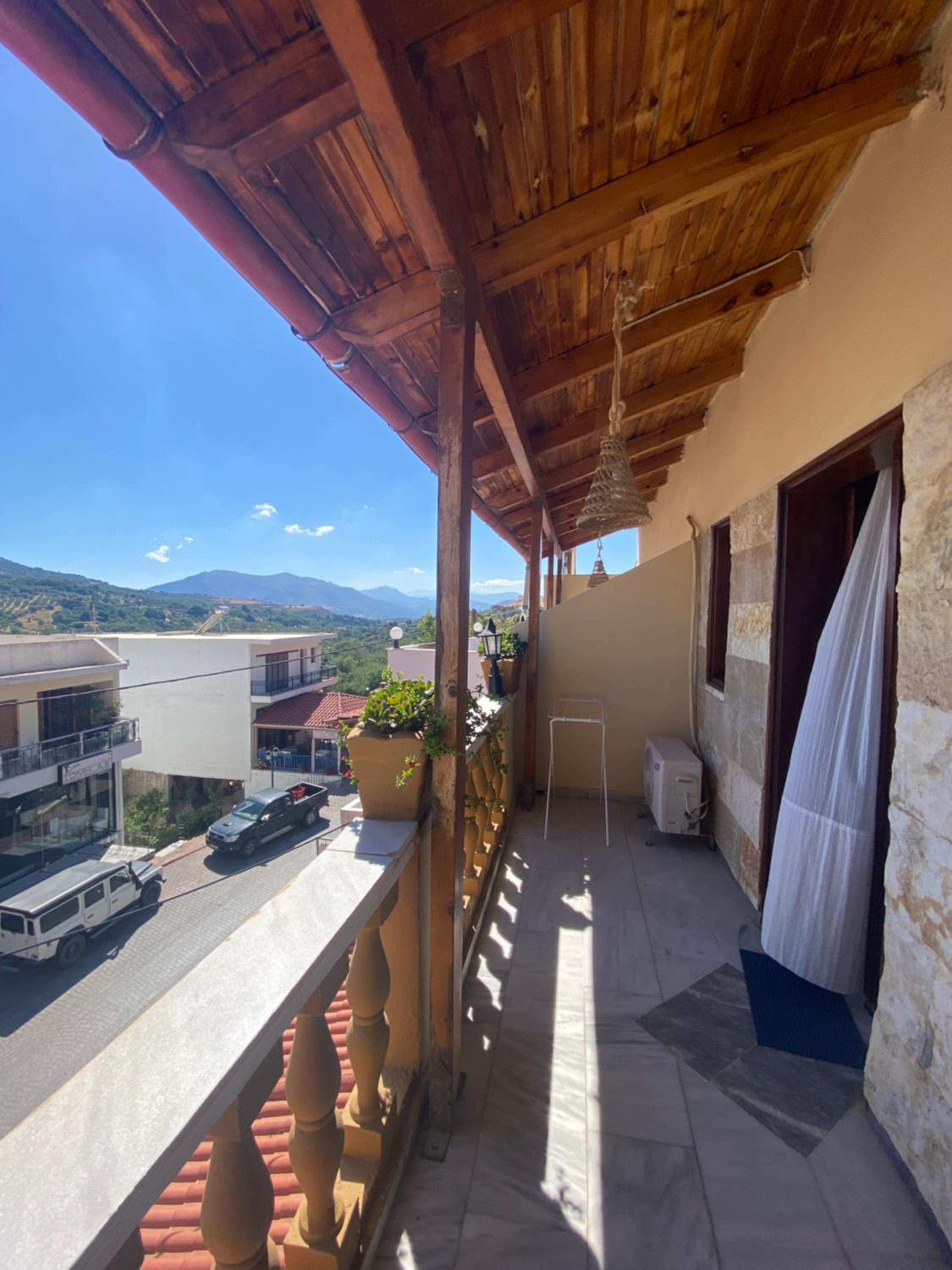 Costas Inn