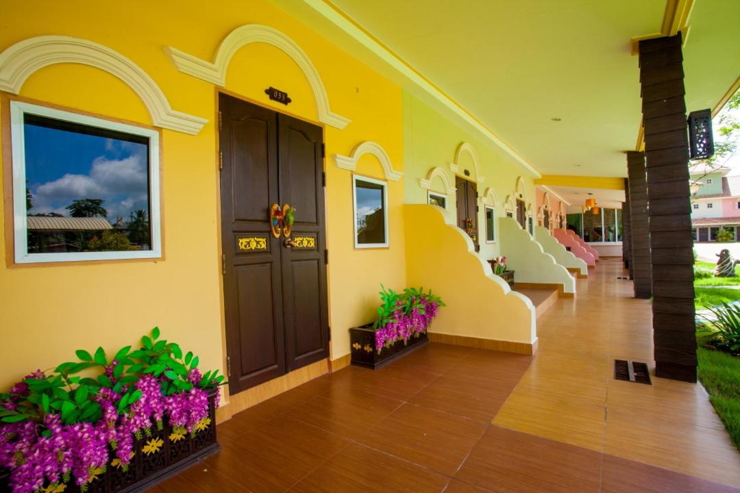 P.Paradise Hotel