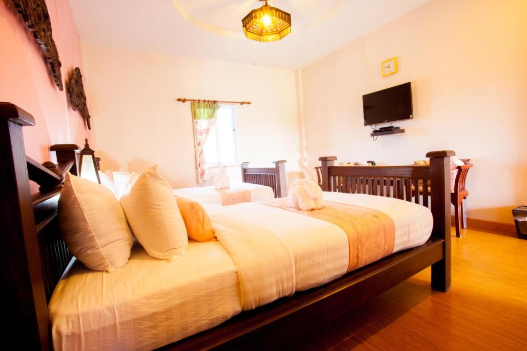 P.Paradise Hotel