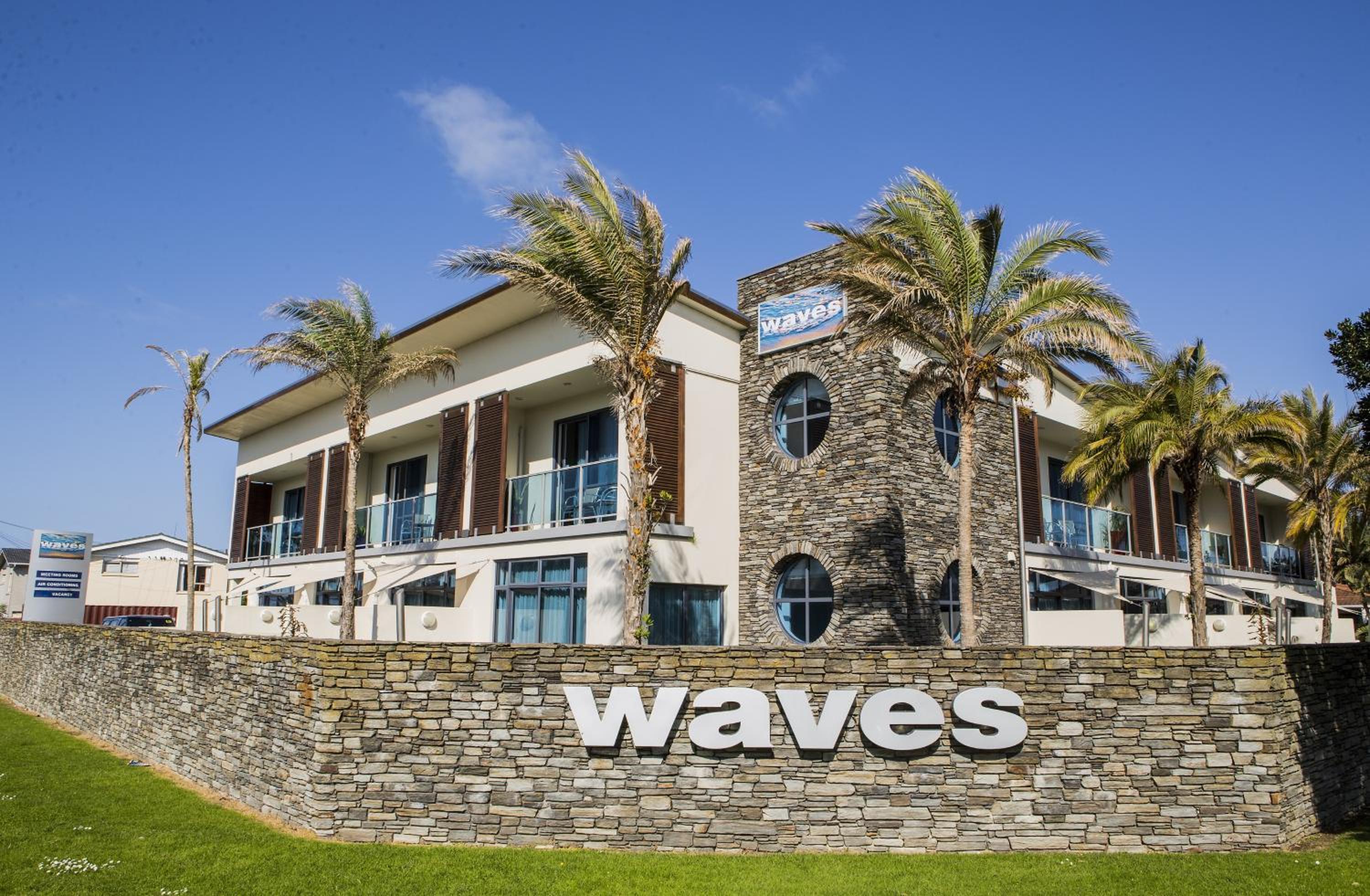 Hotel Waves Motel