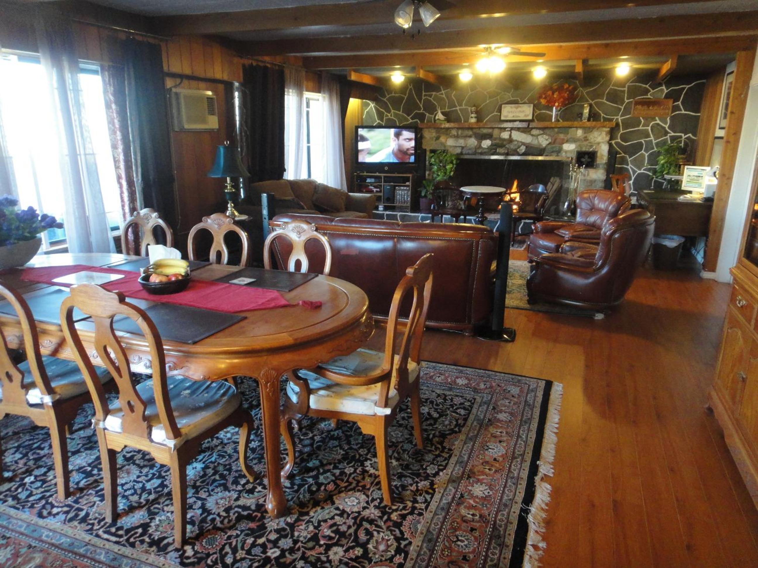Quesnel Vacations - Airport Inn - Property Image 7