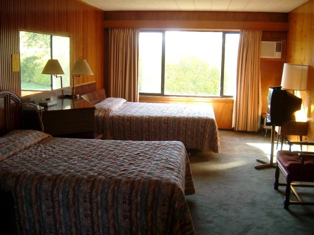 Airport Inn