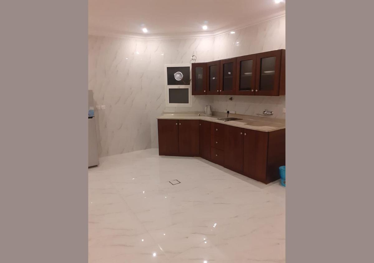 Hotel Tower of Luxury Hotel Suites - Image 1