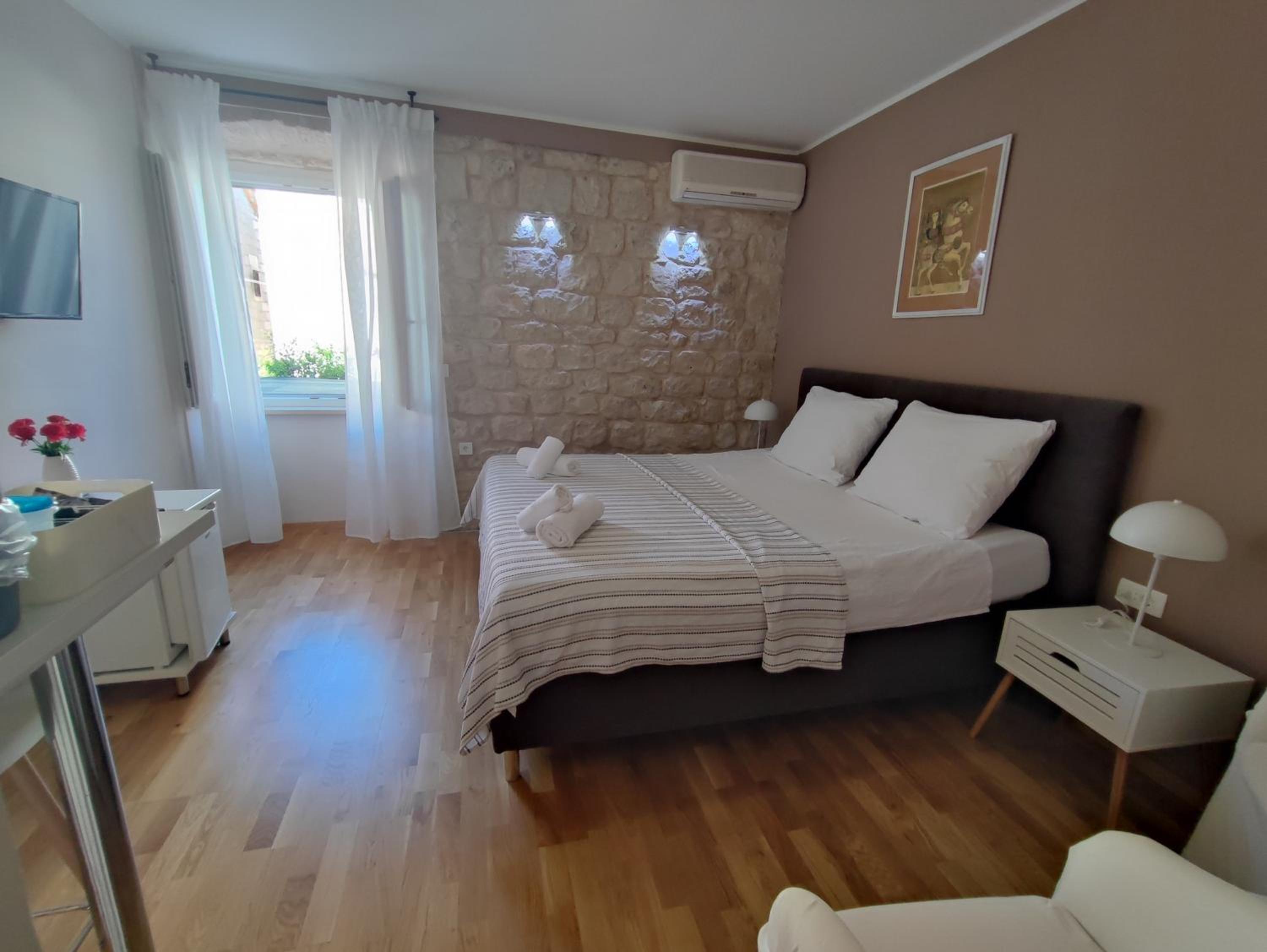 Carol Rooms