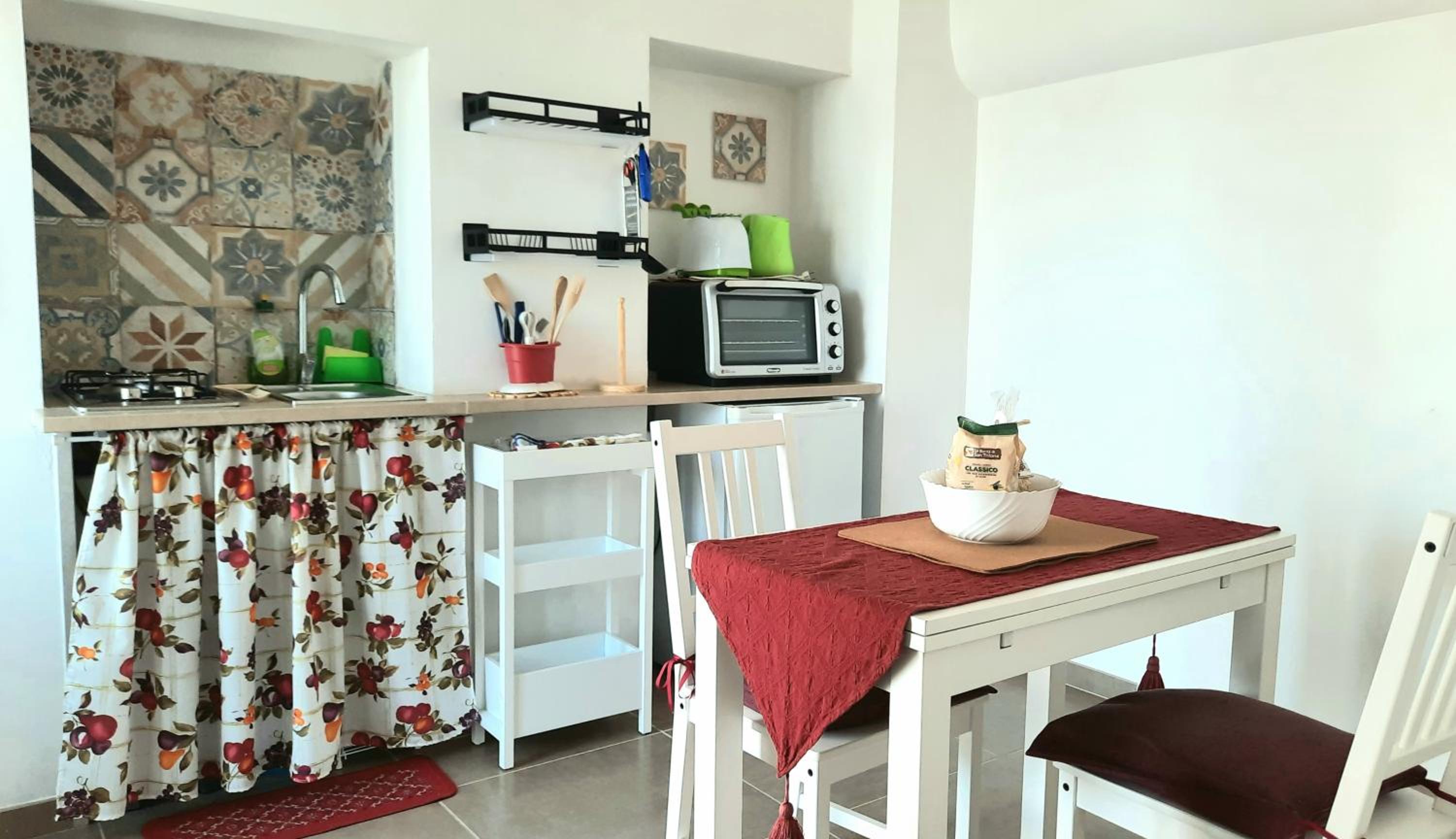 I Due Carrubi en Ostuni — kitchen