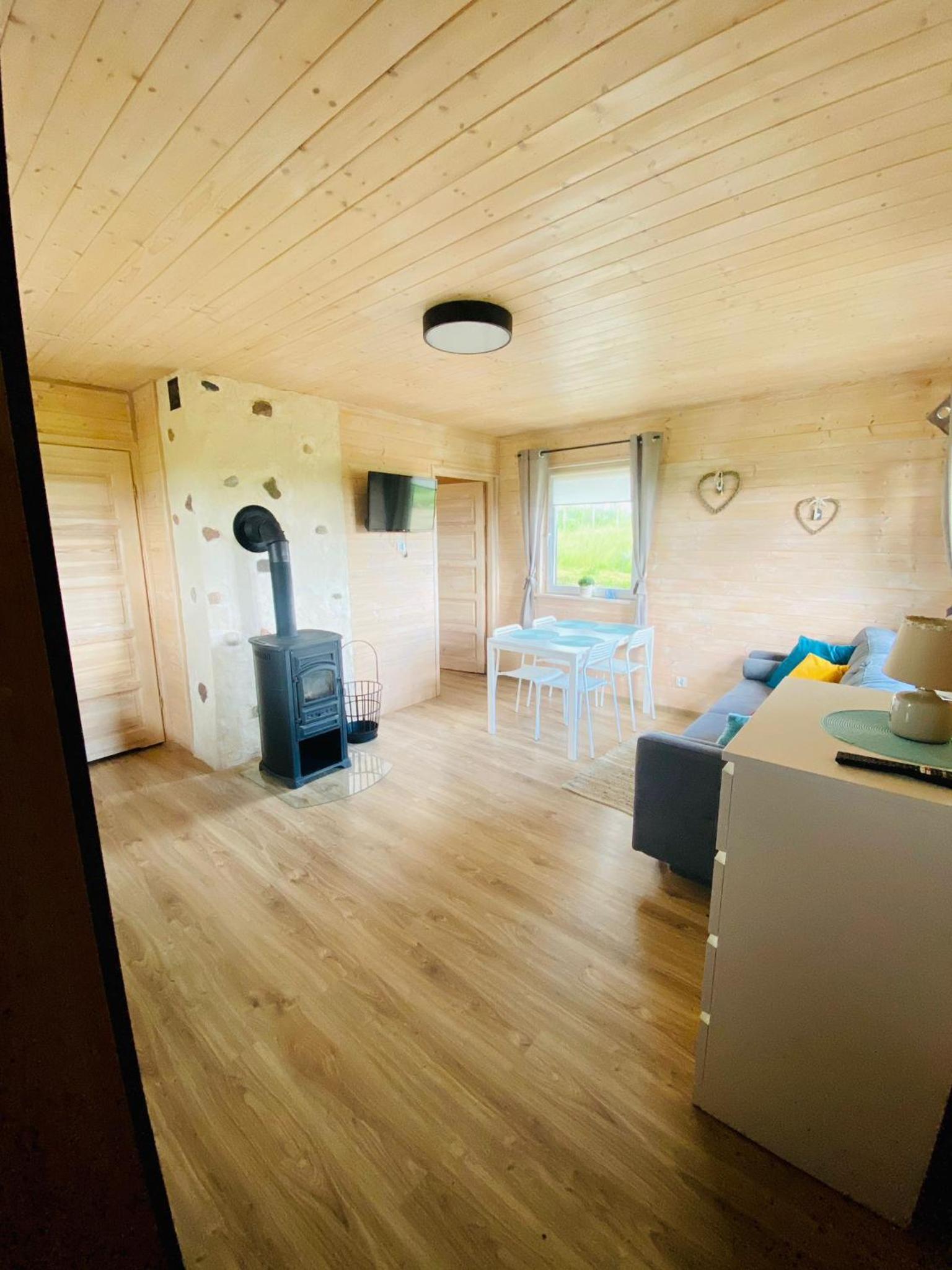Domek w polu view 2