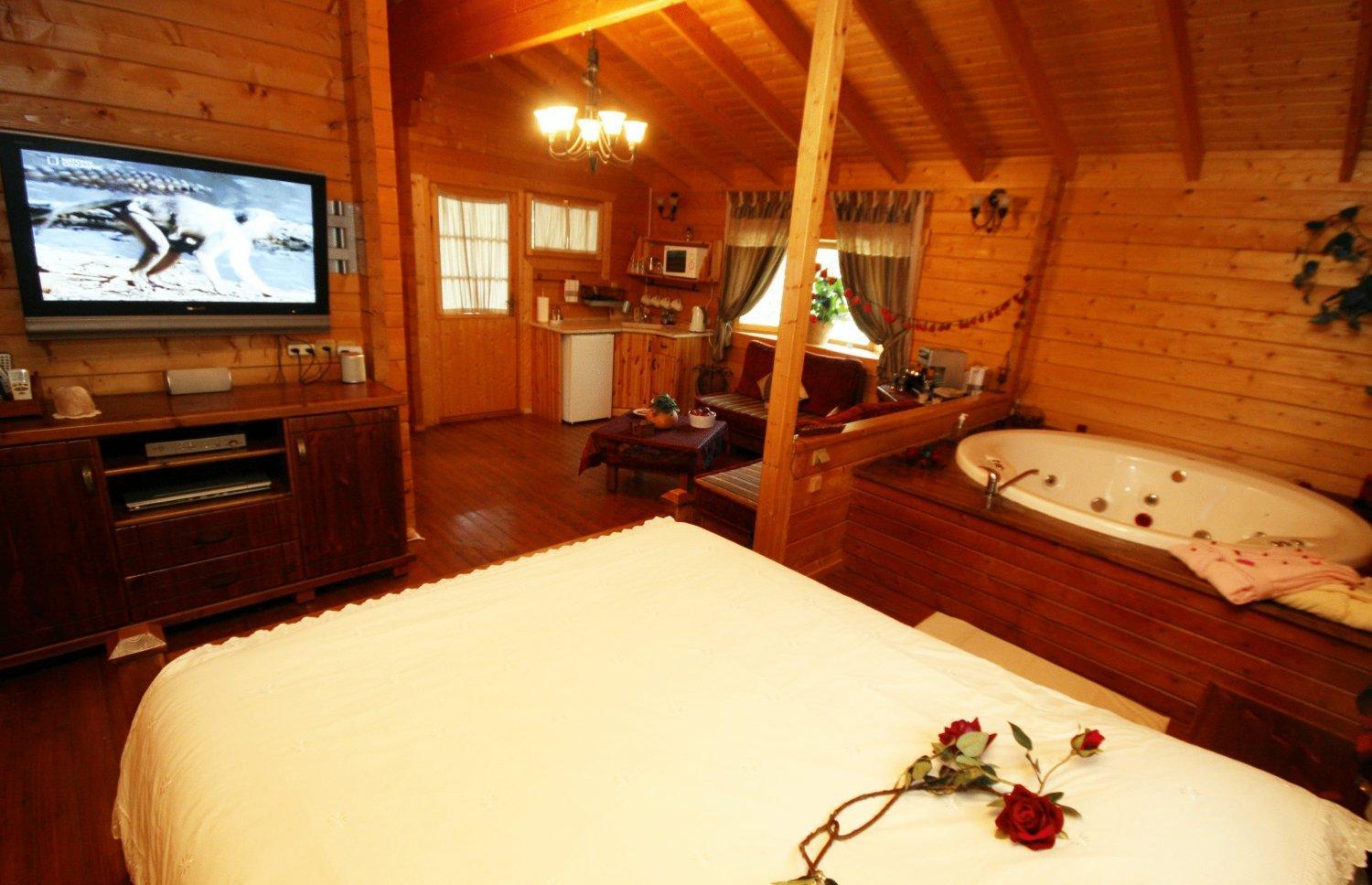 Spa Chalets In Olive Grove view 4