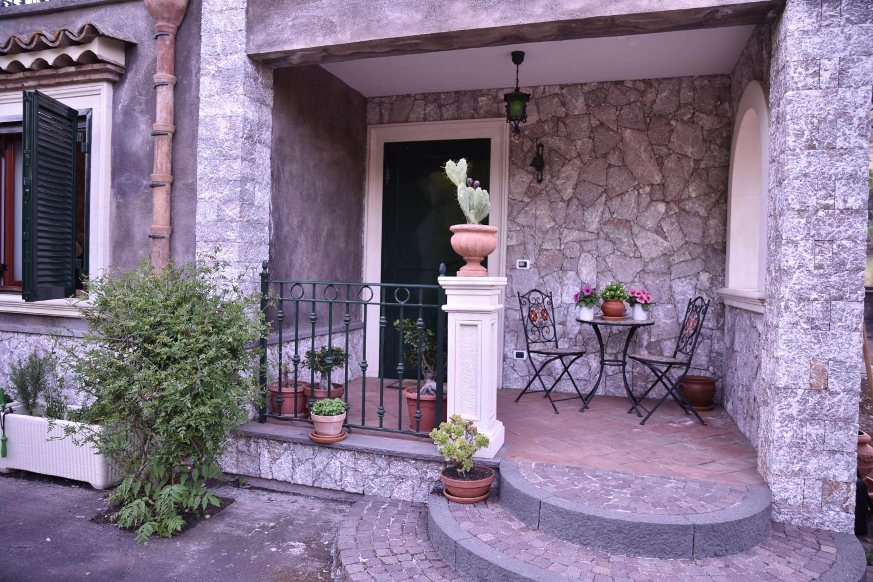 Villa Caterina, alle pendici del Vulcano Etna