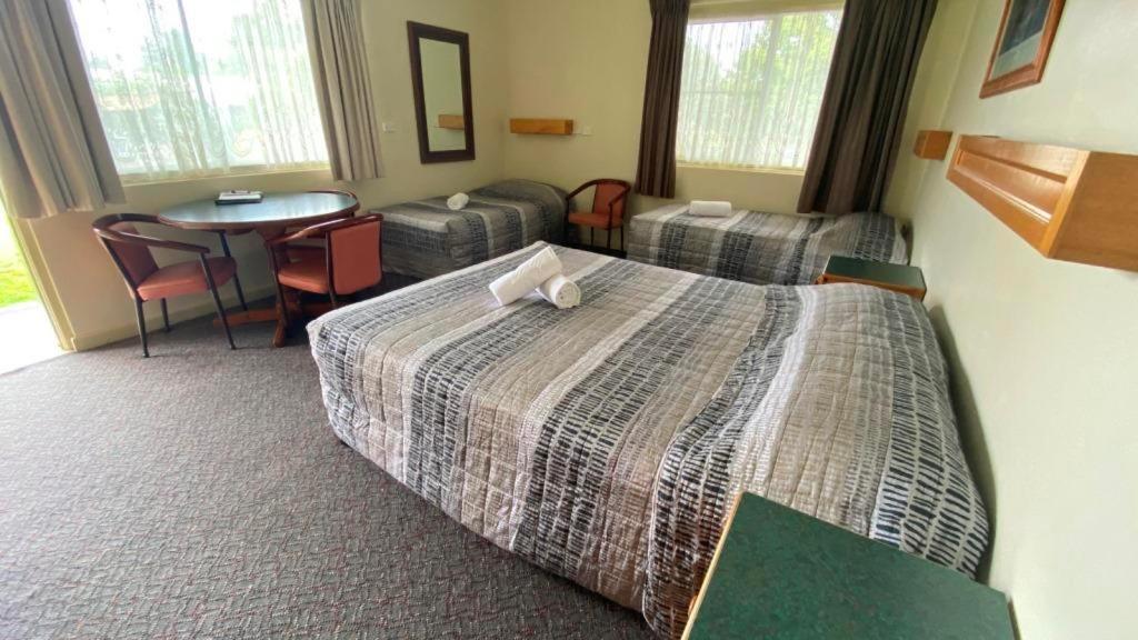 Bucketts Way Motel Gloucester view 3