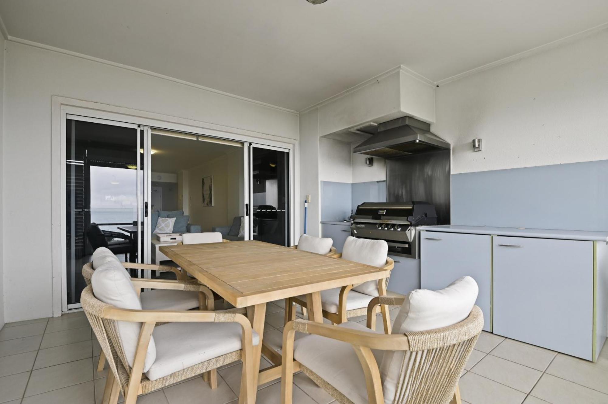 Deep Blue Apartment 1 Tangalooma view 2