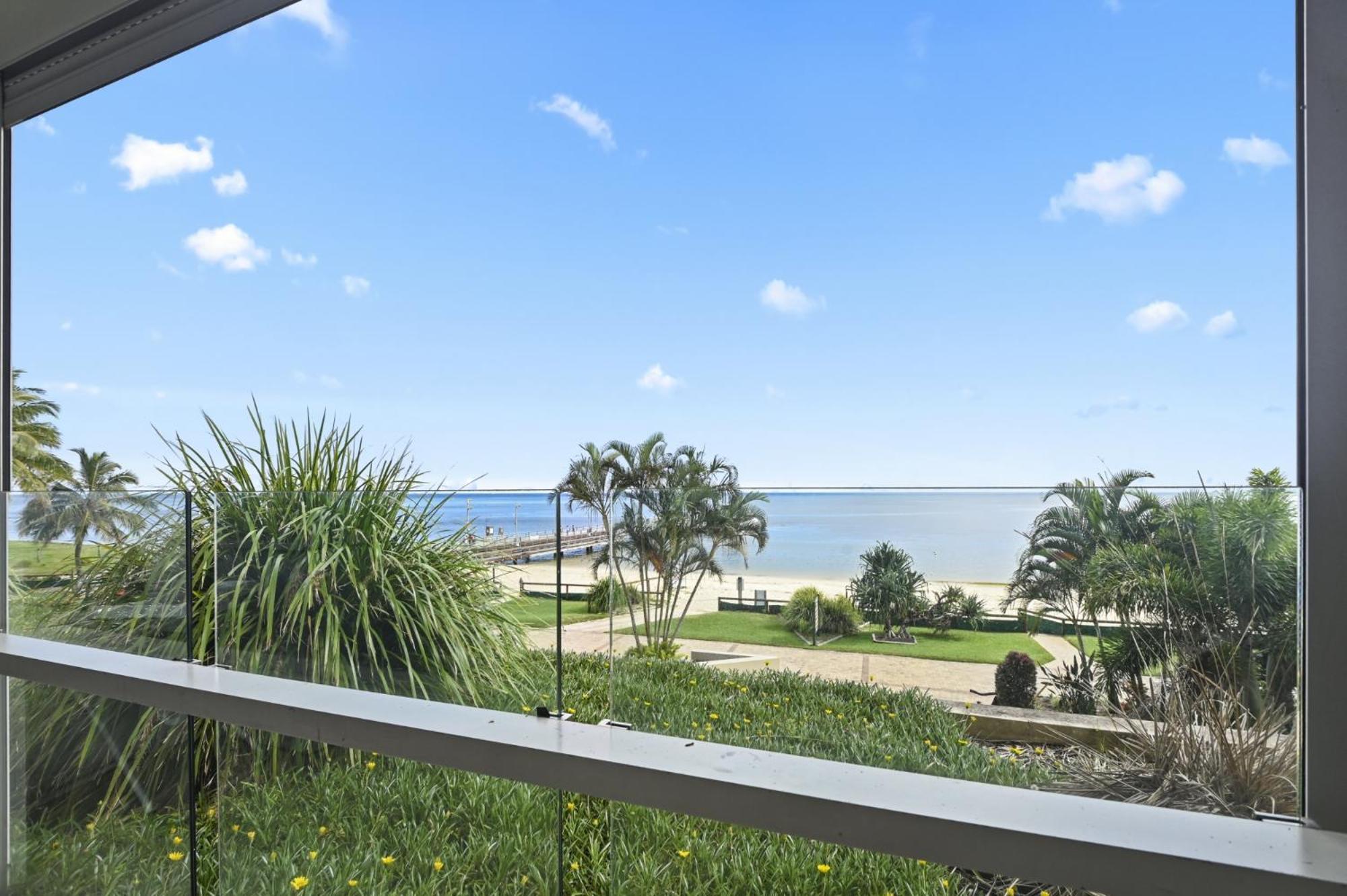 Deep Blue Apartment 1 Tangalooma view 3