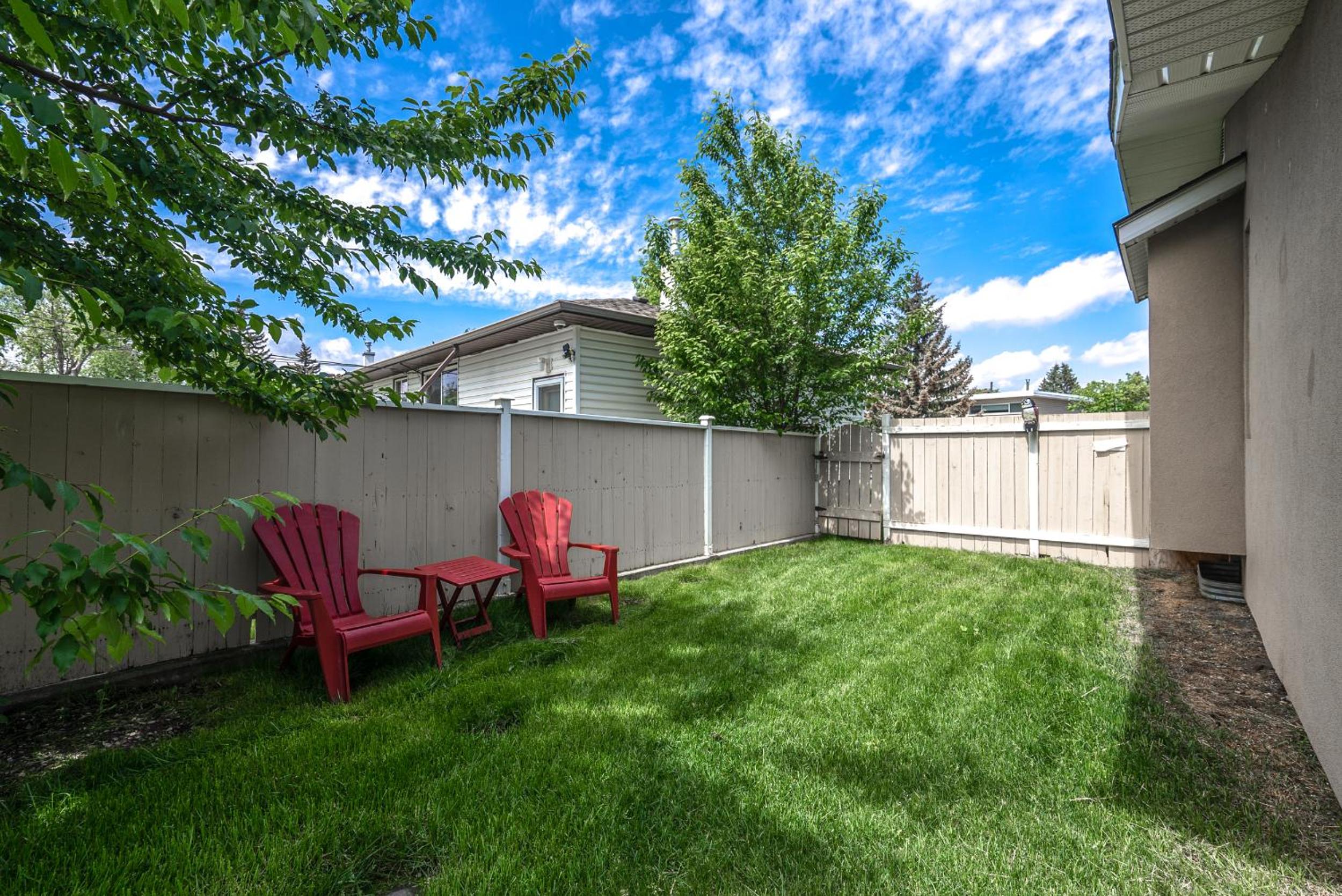 D@home Entire house near Glenmore Park view 4