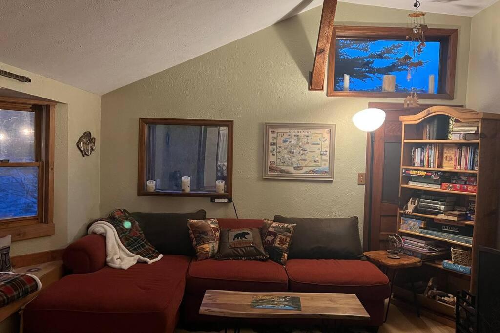 Thorpe On The Water. Creekside Nederland Cabin. view 5