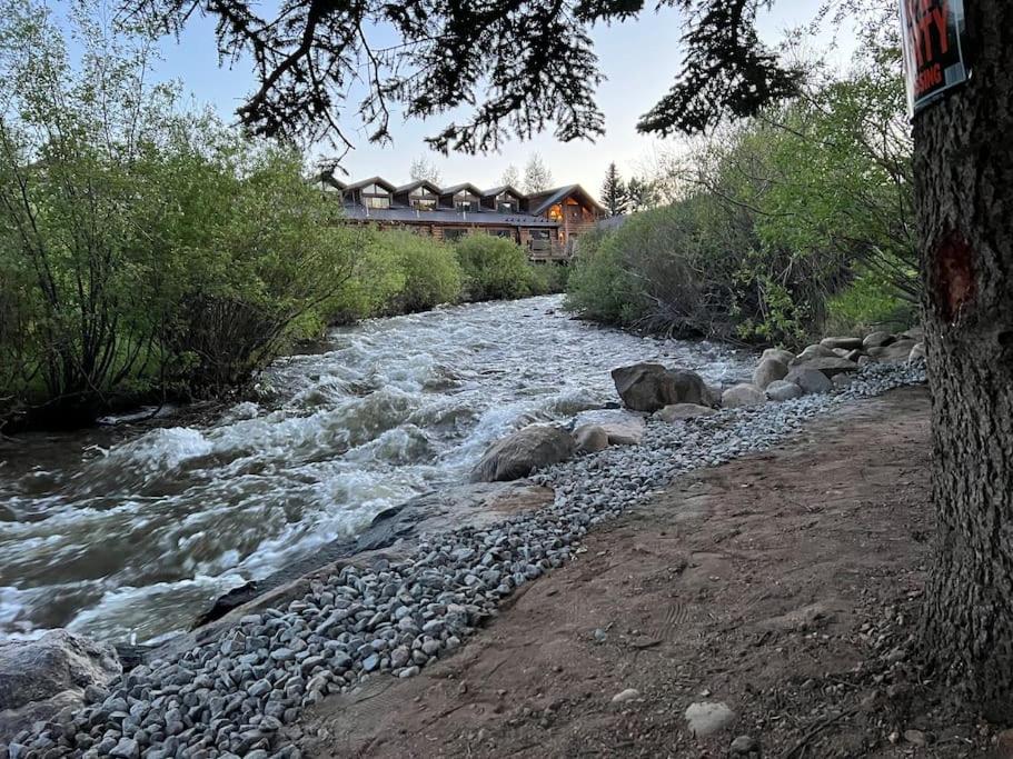 Hotel Creekside Nederland Cabin.
