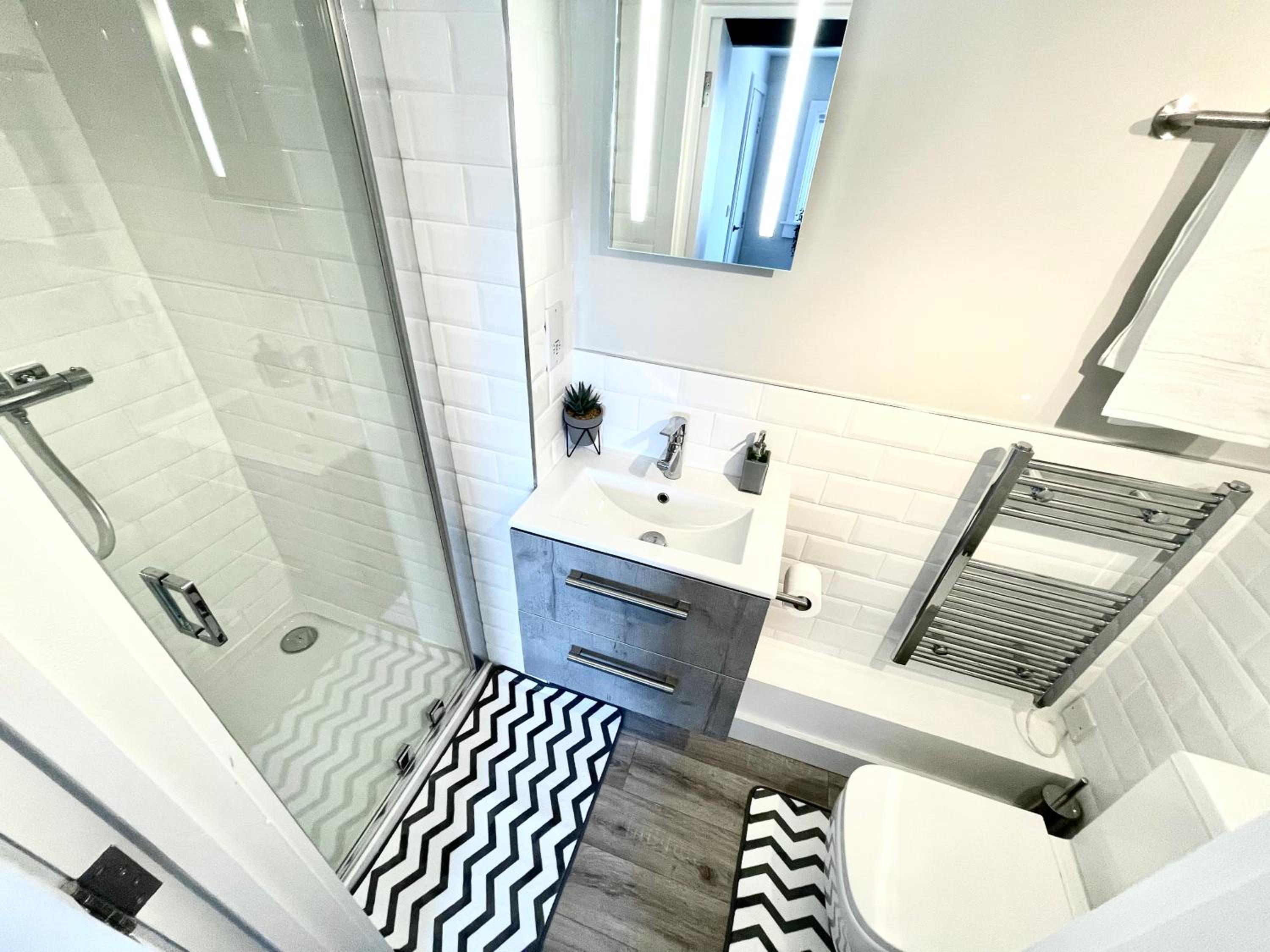 Bishops Stortford Vacations - Central Apartment Perfect for Contractors  Pilots 2 bedrooms 2 bathrooms - Property Image 10