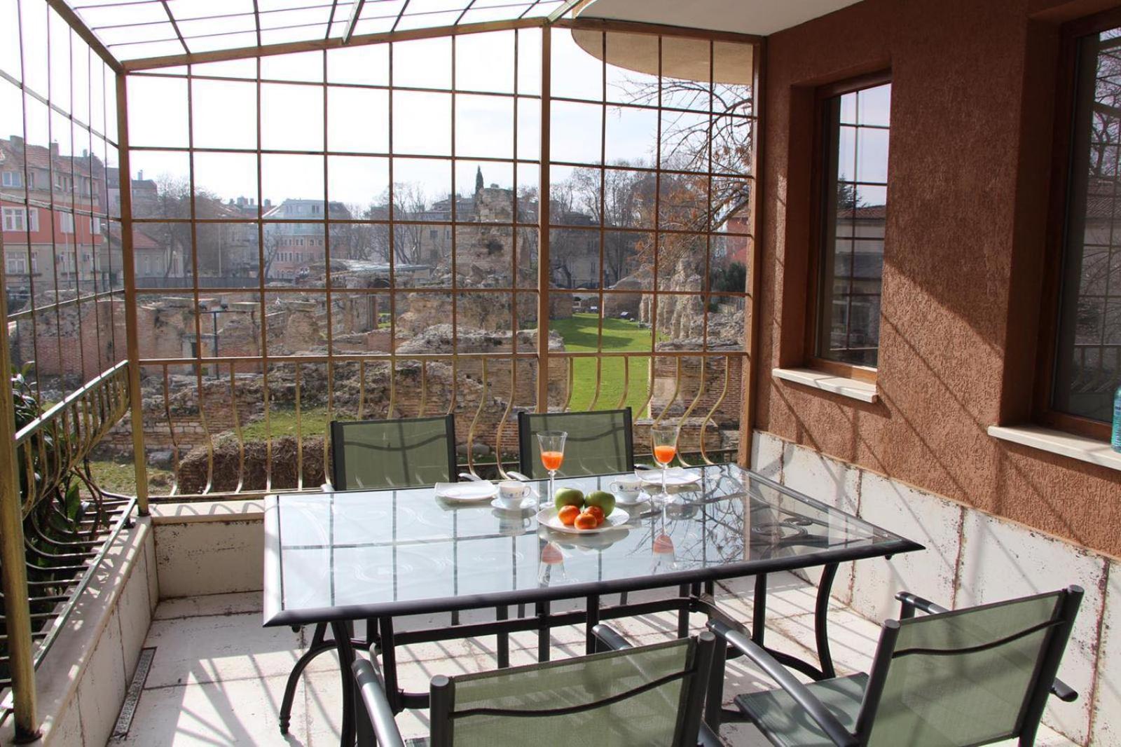 Roman Thermae 2bdrm Sunny Apartment