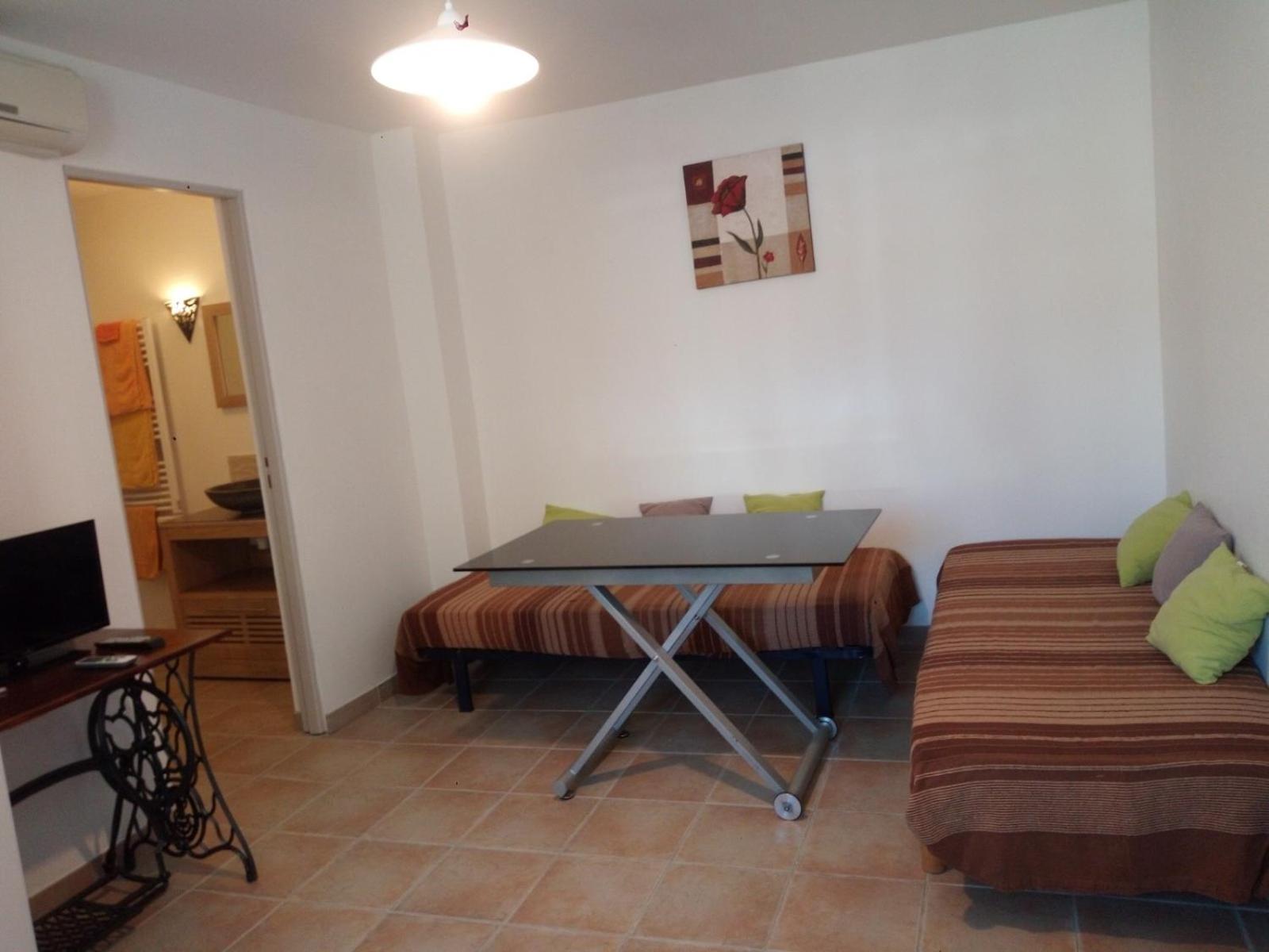 Gîte L'Orangeraie - 2 Adultes - 2 enfants view 4