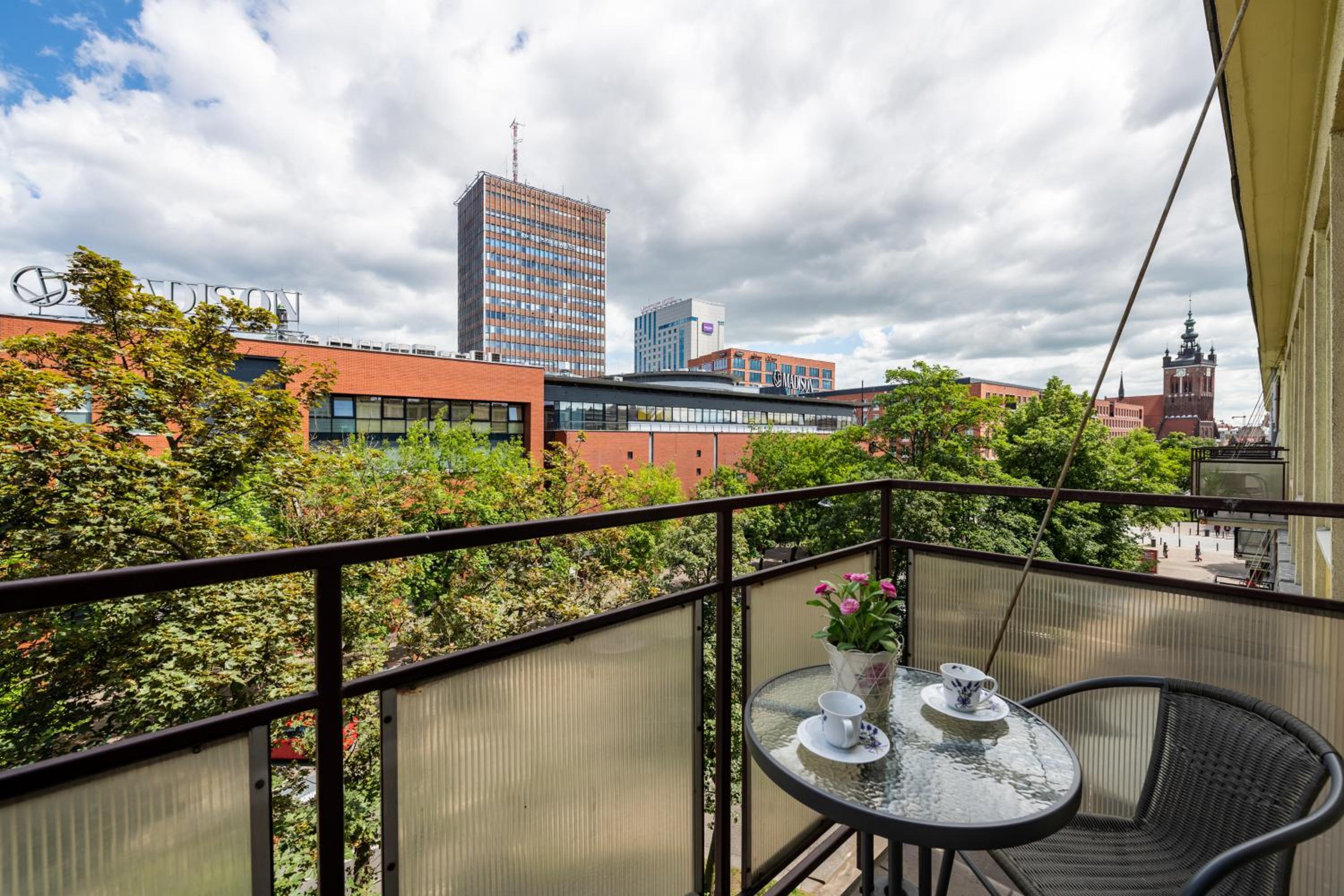 Cozy Central Apartment: Old Town/Main Station view 5