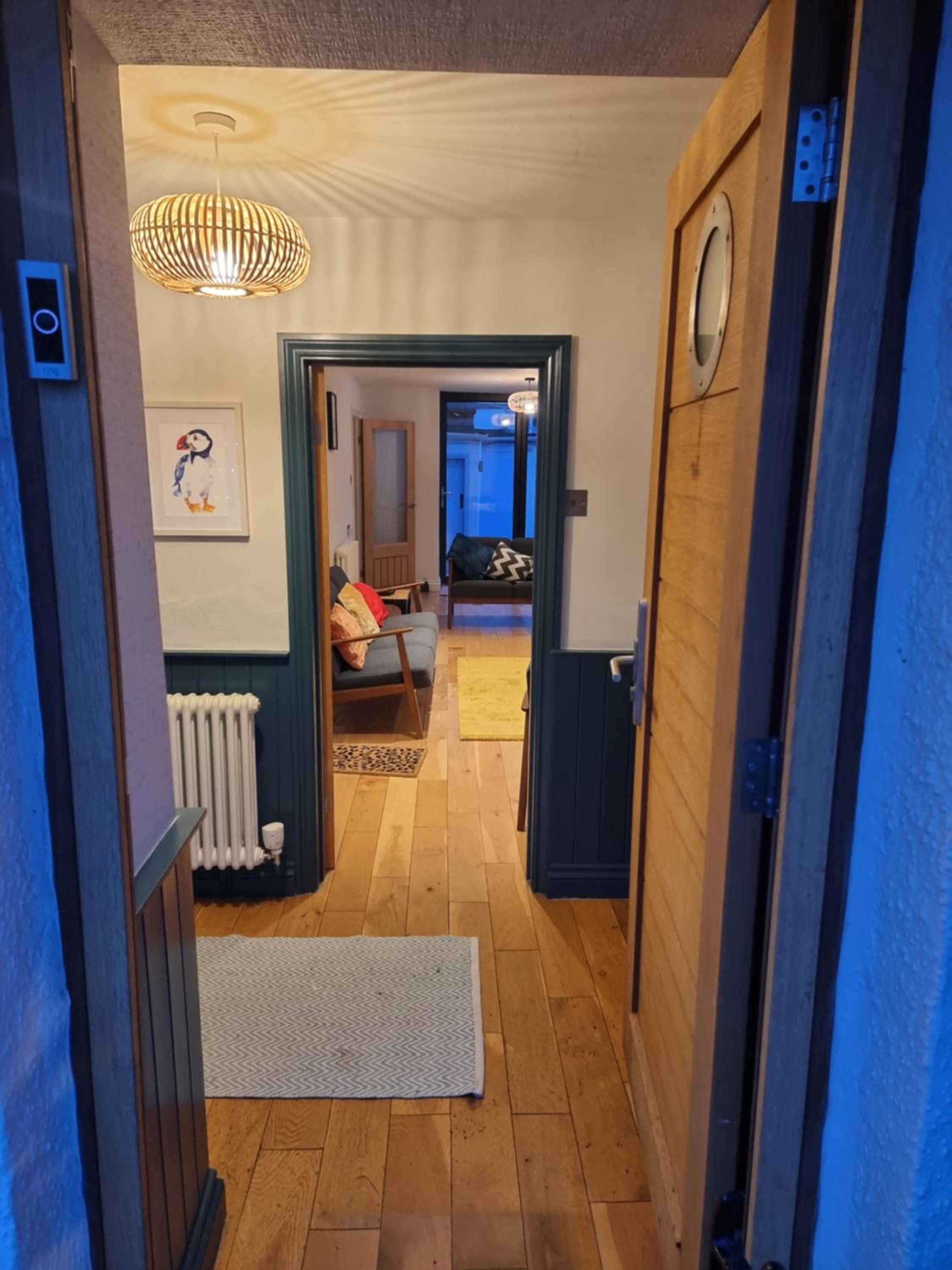 Neet Retreat - sleeps 7 next to beach view 3