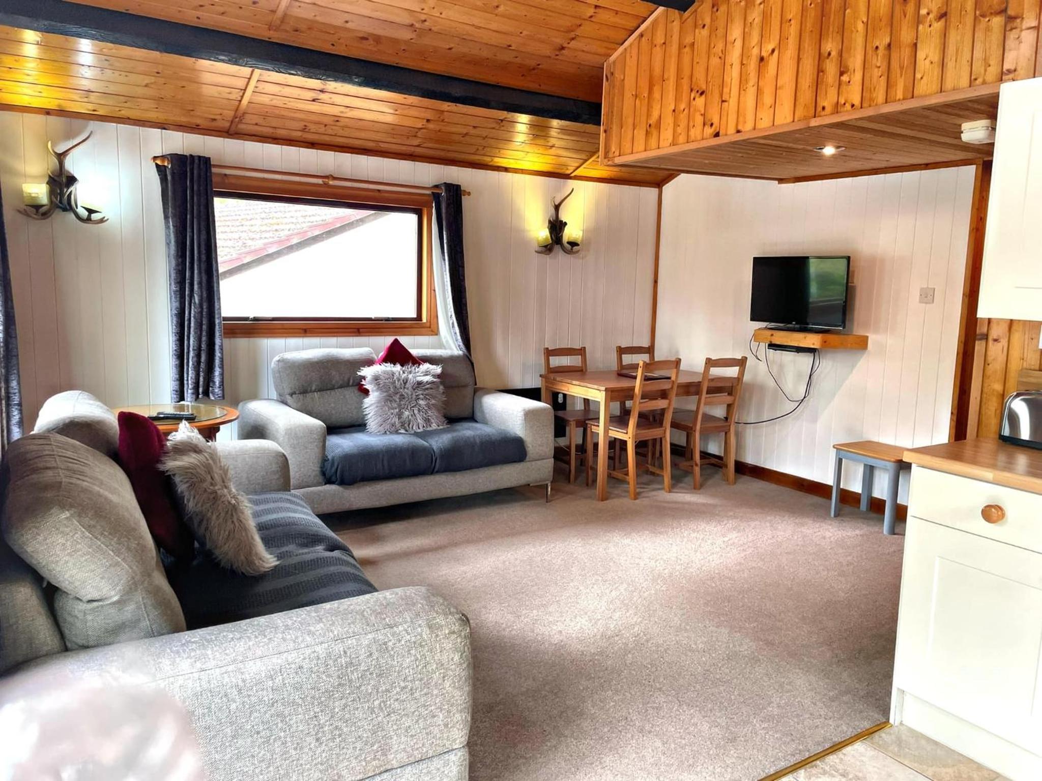 The Squirrel Lodge - Hot Tub - Pet Friendly - Pembrokeshire-Tenby view 5