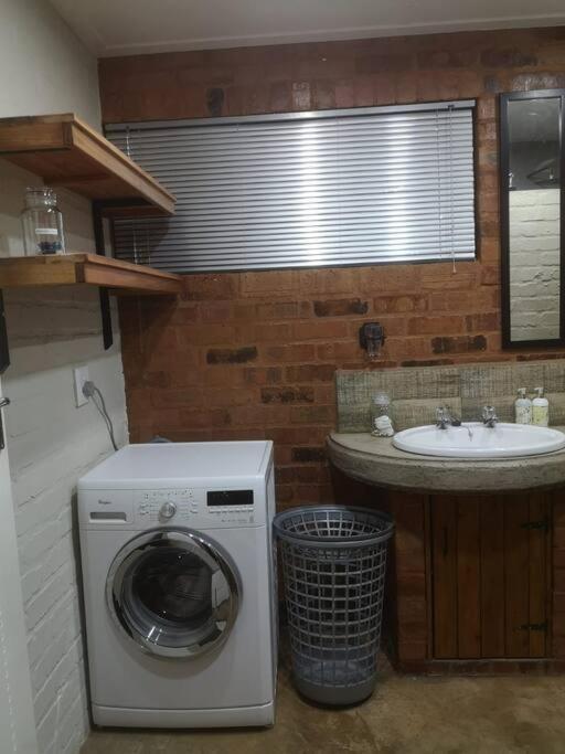 Wild Olive Cottage in Hartbeespoort view 5