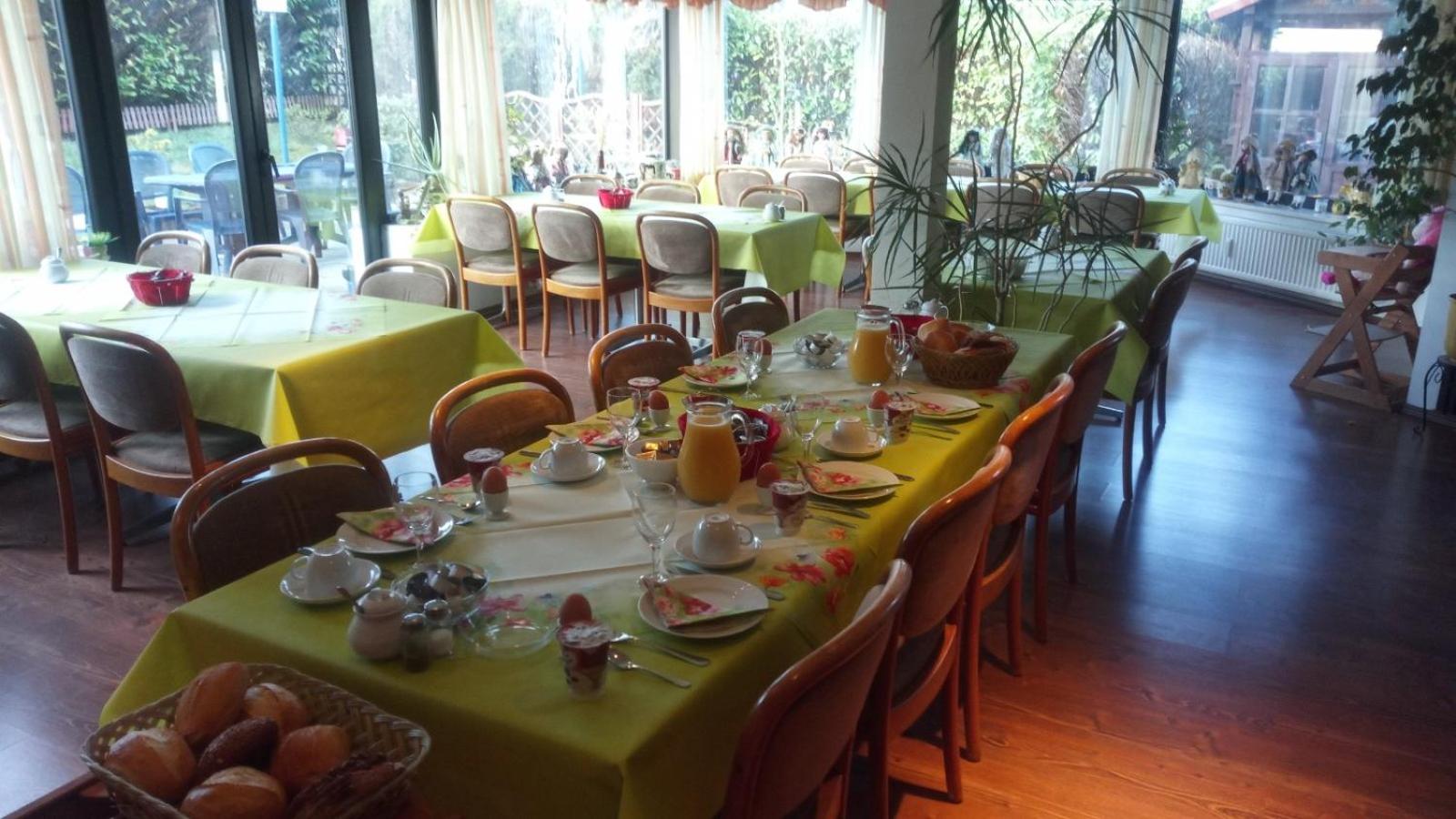 Pension Strohm im Lieth Café