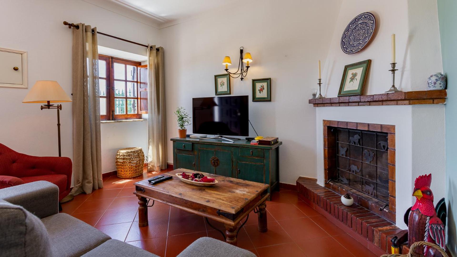 Cozy Algarve Home with Vineyard View Near Beaches view 3