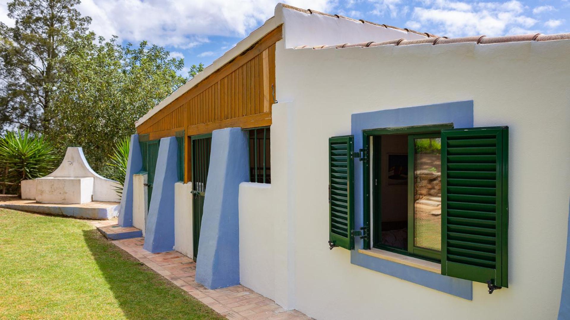 Hotel Charming House in a Vineyard Near the Beach - Image 1