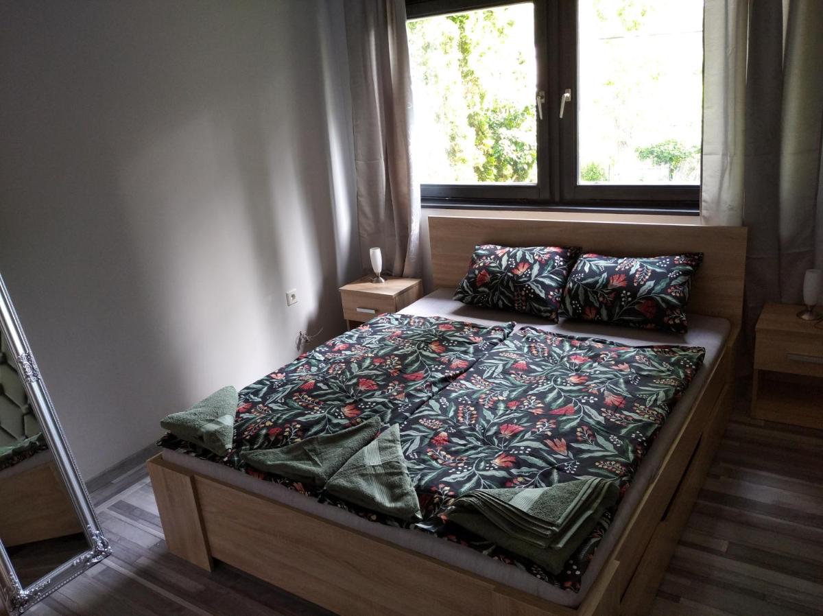 Hotel Valéria Vendégház - Image 1