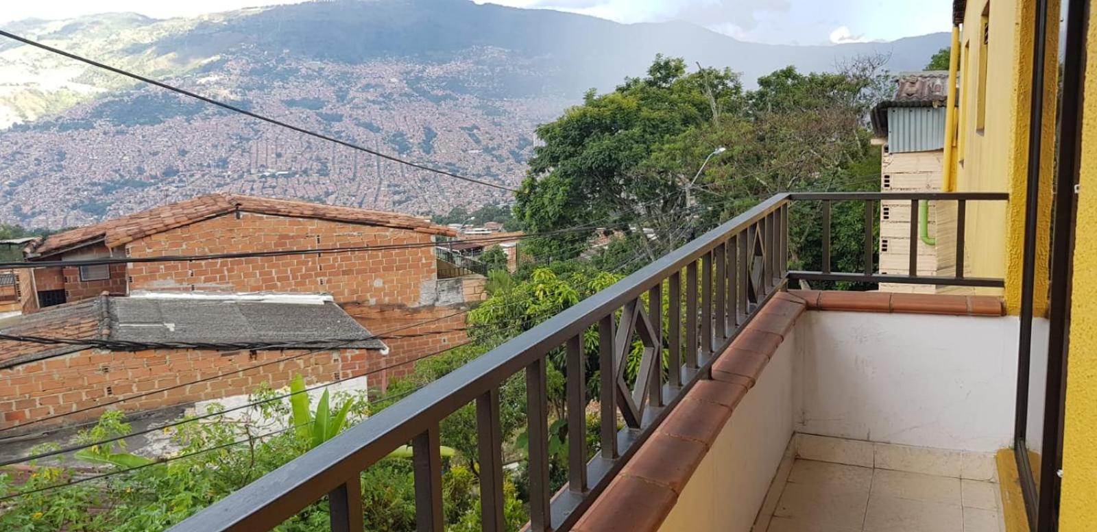 Wonderful house with views in Medellin-fiber optics view 2