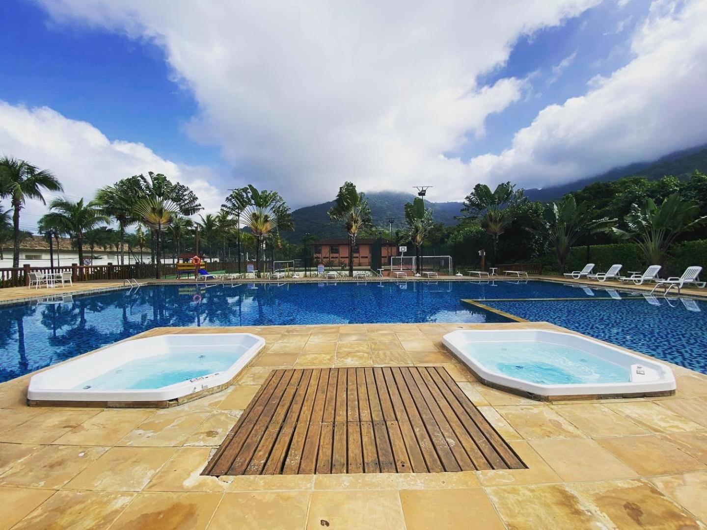 Maresias, Chalé H29 em condomínio dentro da Mata Atlântica e de frente a Entrada 18 da praia