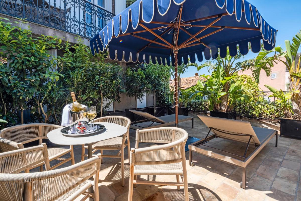 outdoor BBQ area