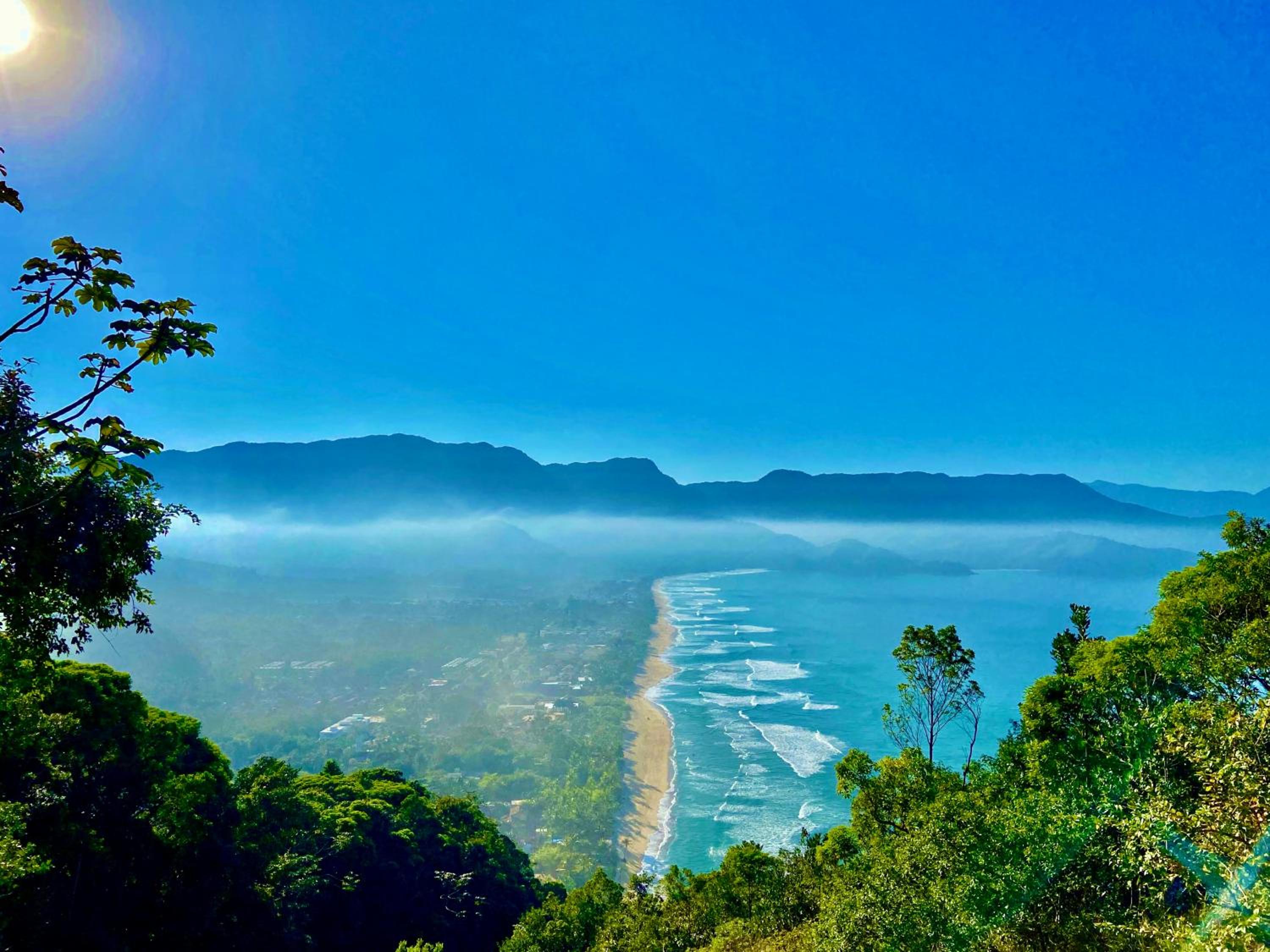 Maresias, Chalé H29 em condomínio dentro da Mata Atlântica e de frente a Entrada 18 da praia