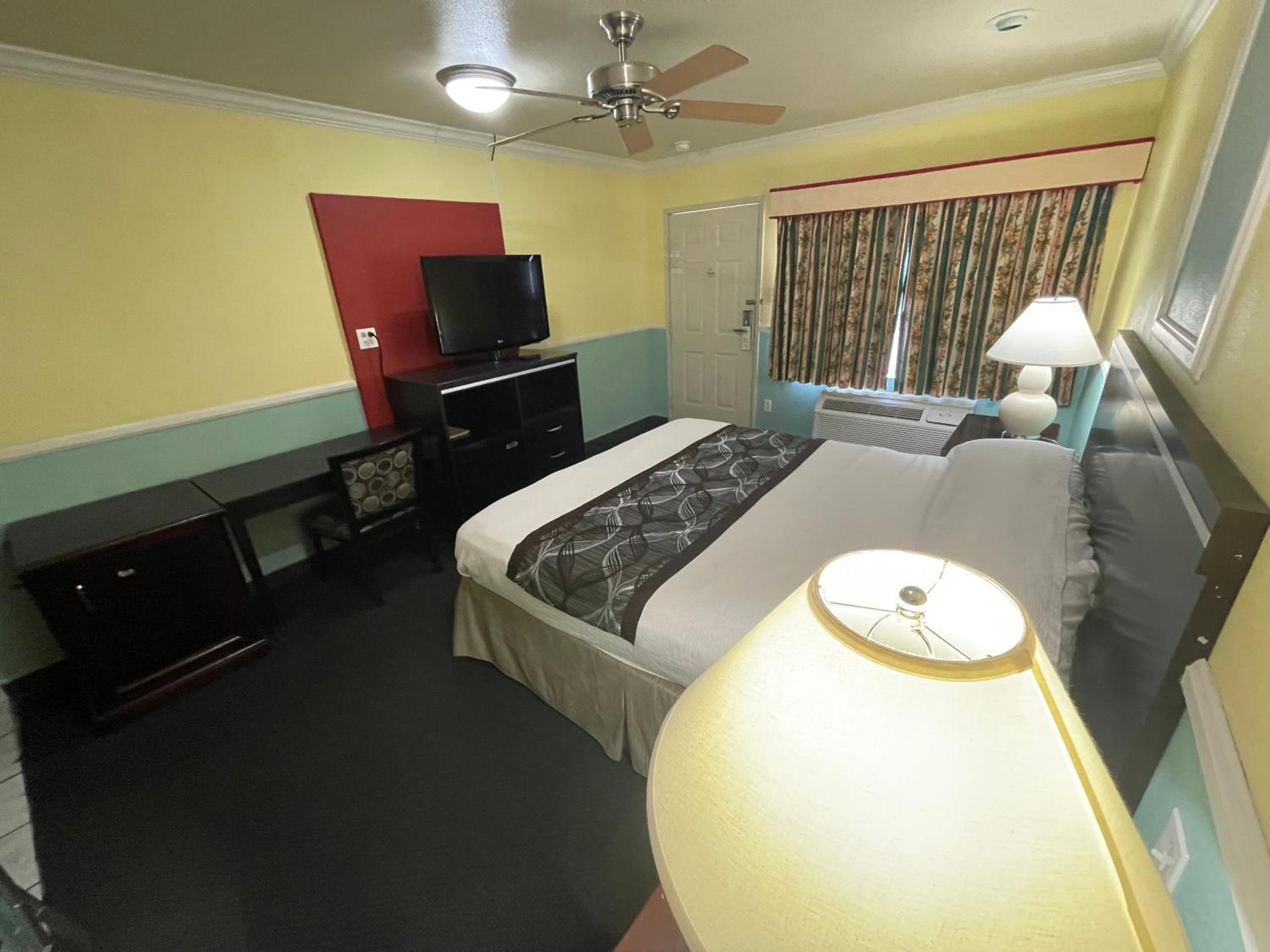 Hollywood Guest Inn