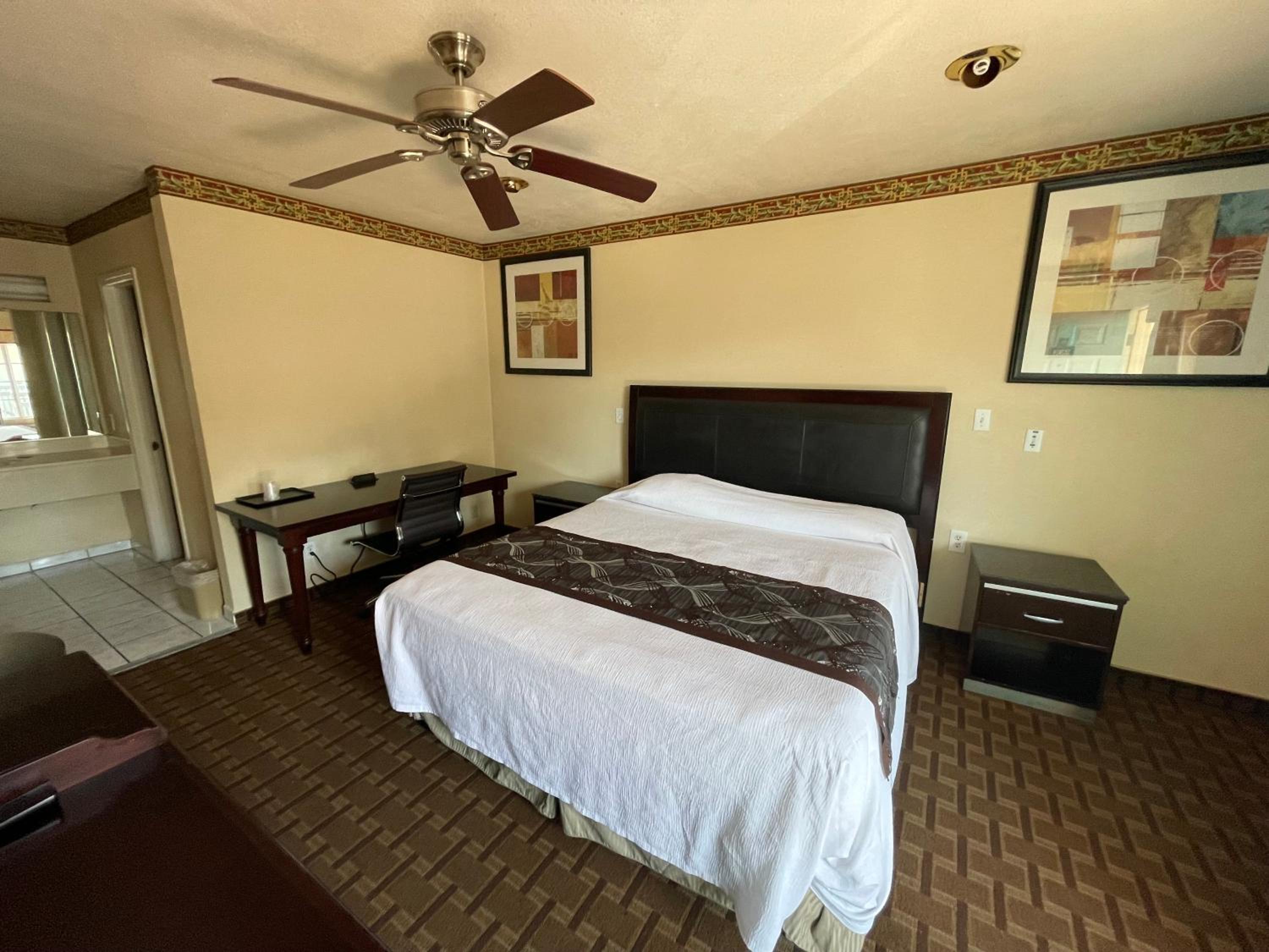 Hollywood Guest Inn