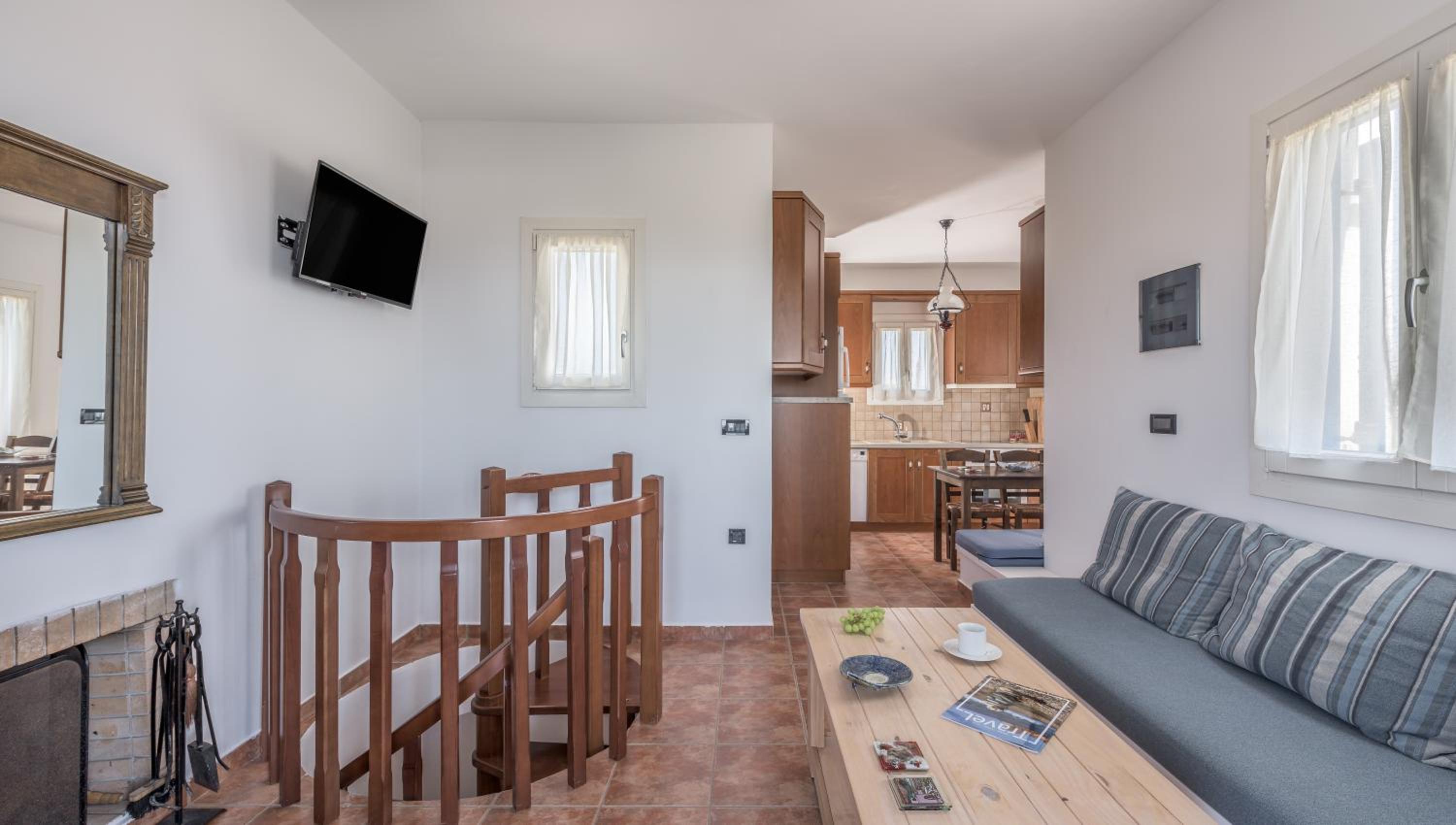Akitos Maisonette