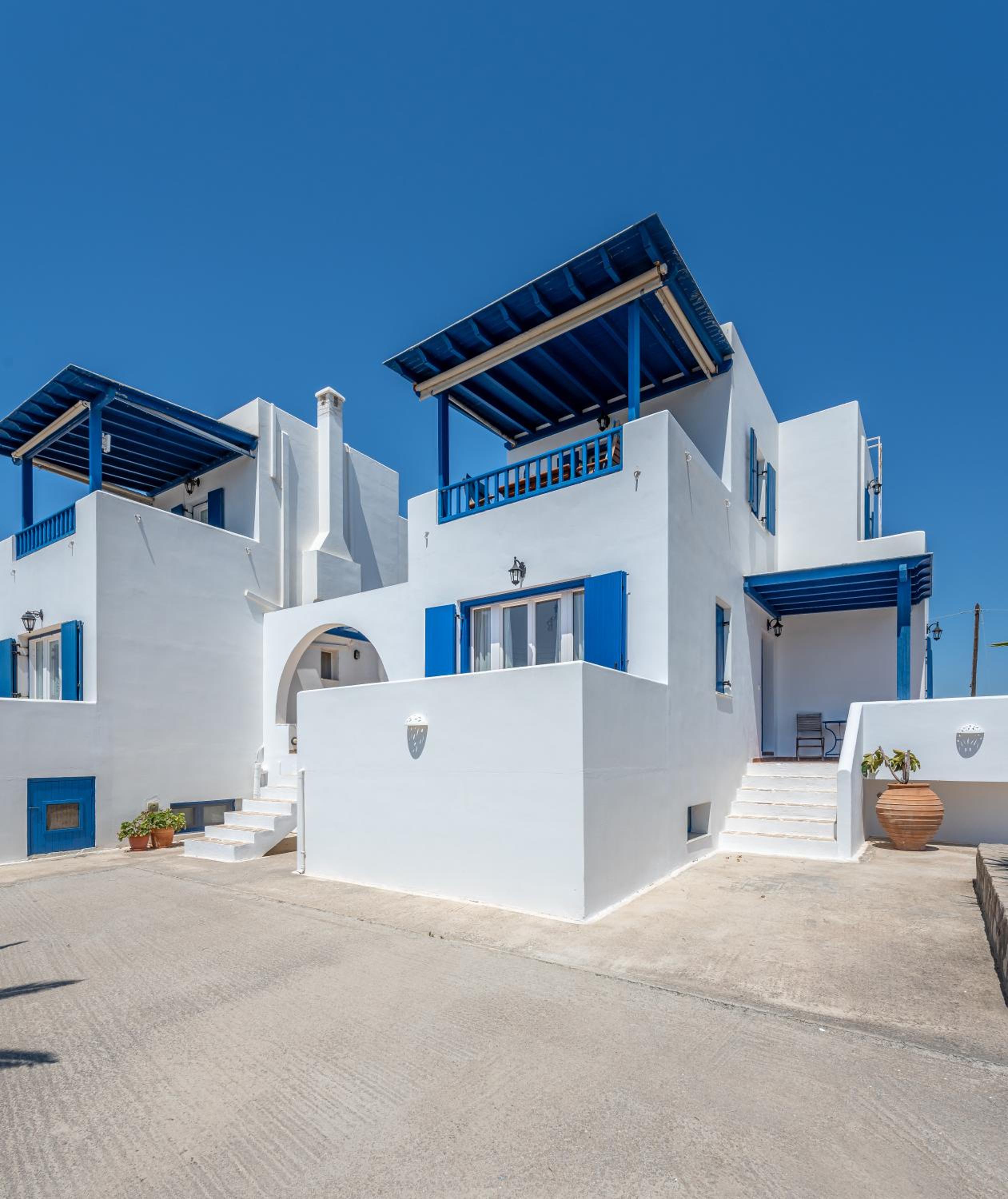 Akitos Maisonette