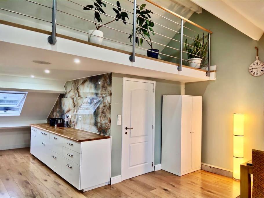 Homeawayhome - Peaceful home close to Airport with parking