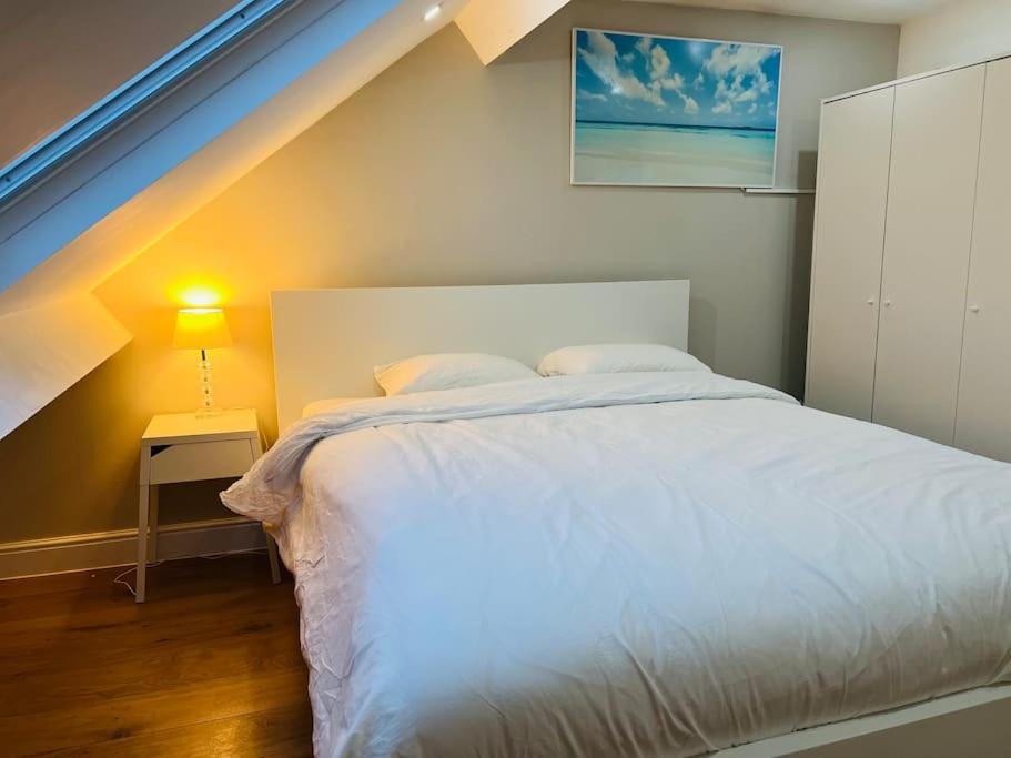 Homeawayhome - Peaceful home close to Airport with parking
