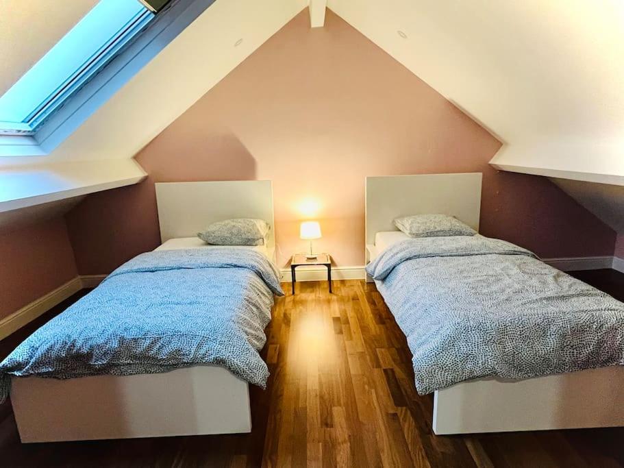 Homeawayhome - Peaceful home close to Airport with parking