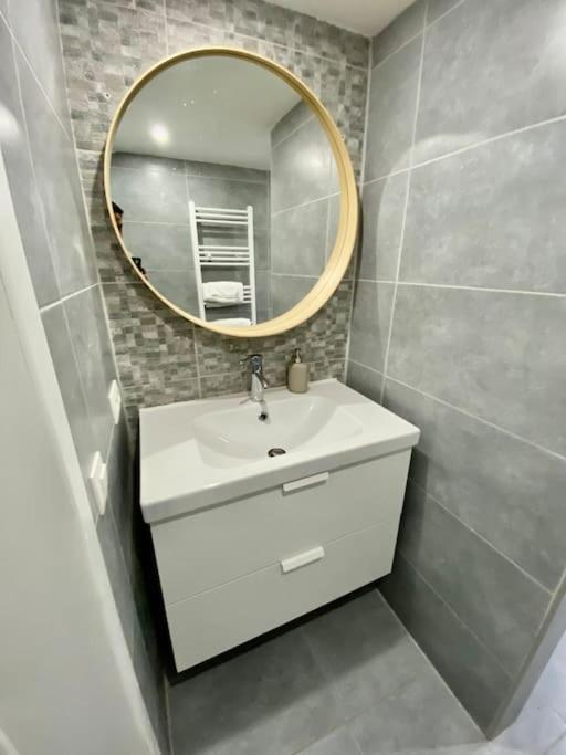 Homeawayhome - Peaceful home close to Airport with parking