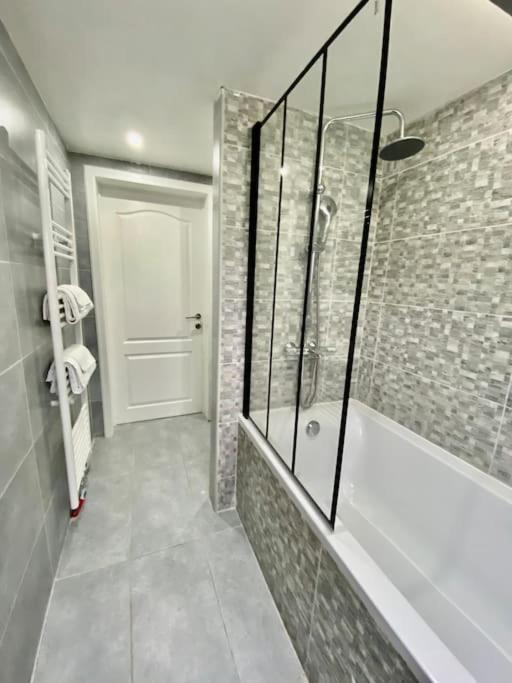 Homeawayhome - Peaceful home close to Airport with parking