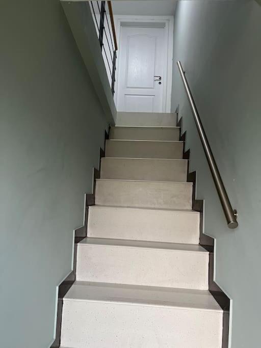 Homeawayhome - Peaceful home close to Airport with parking