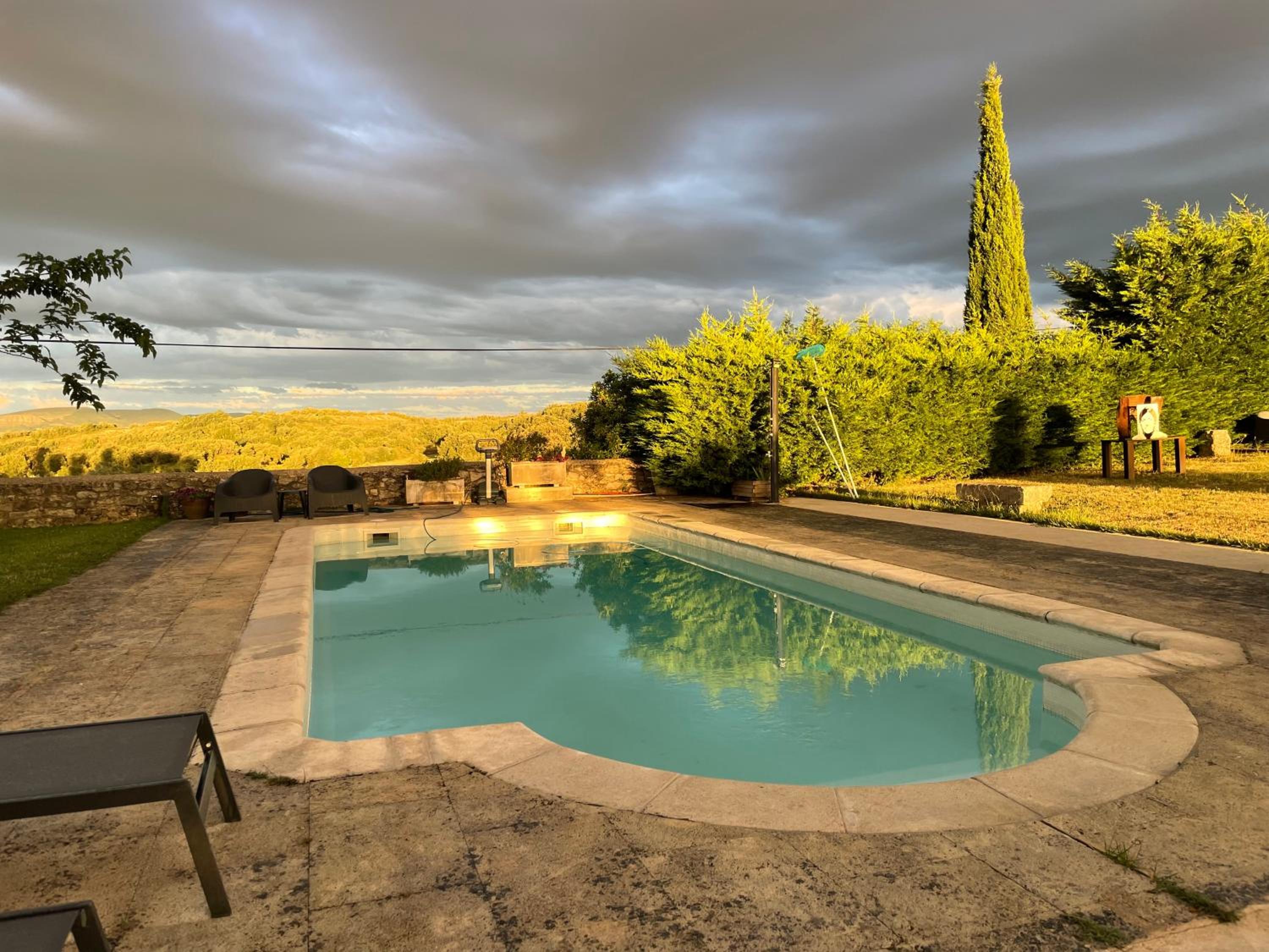 casa rural de un artista en plena naturaleza piscina y parque de esculturas en villarcayo - Image 5