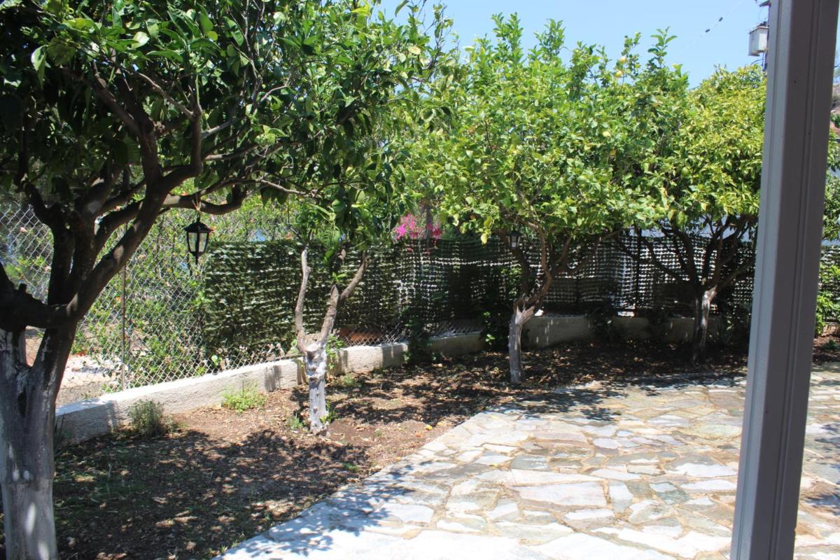 Philip's Summerhouse view 3